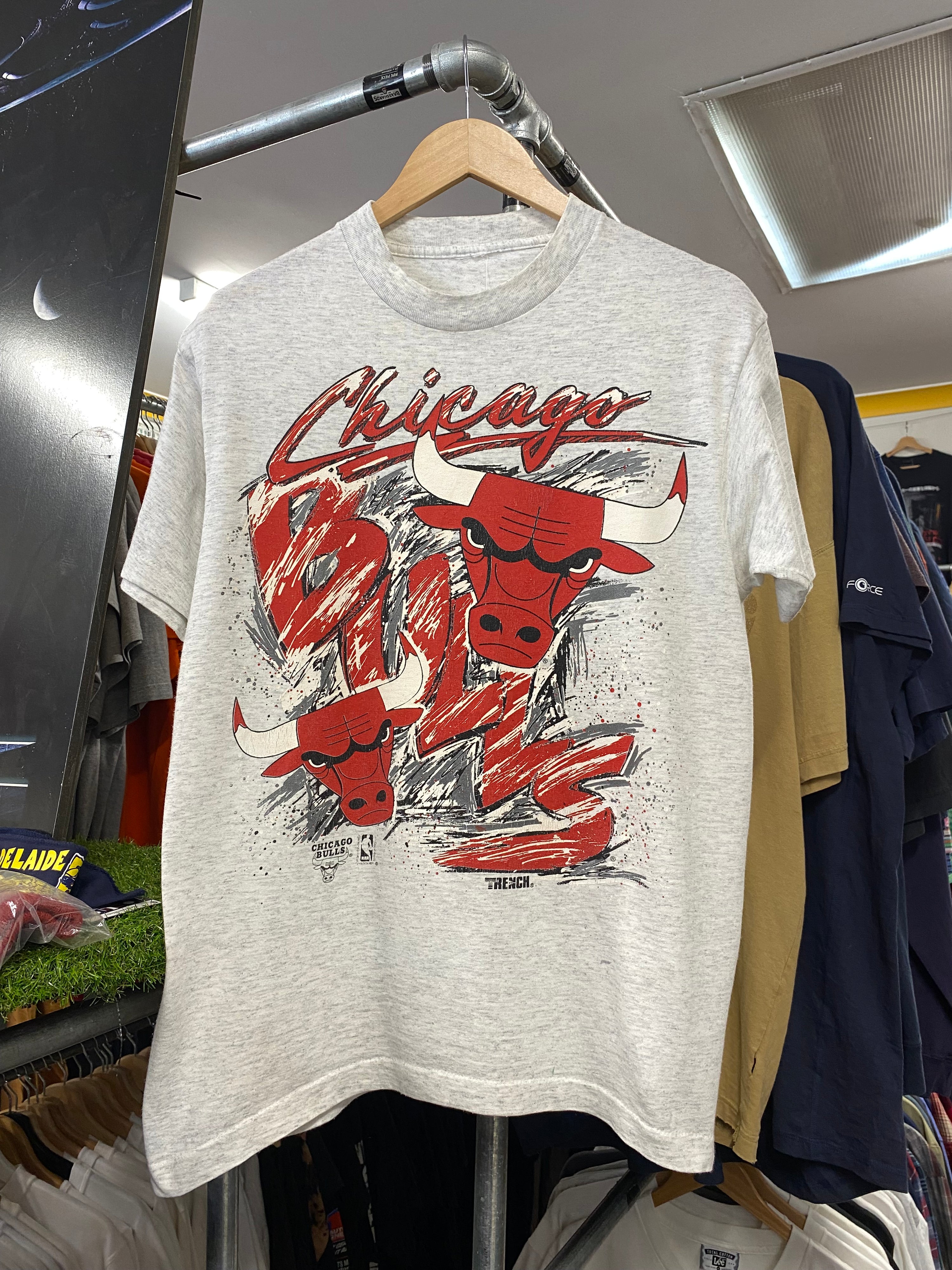 M - Vintage Chicago Bulls Static White Trench Tee