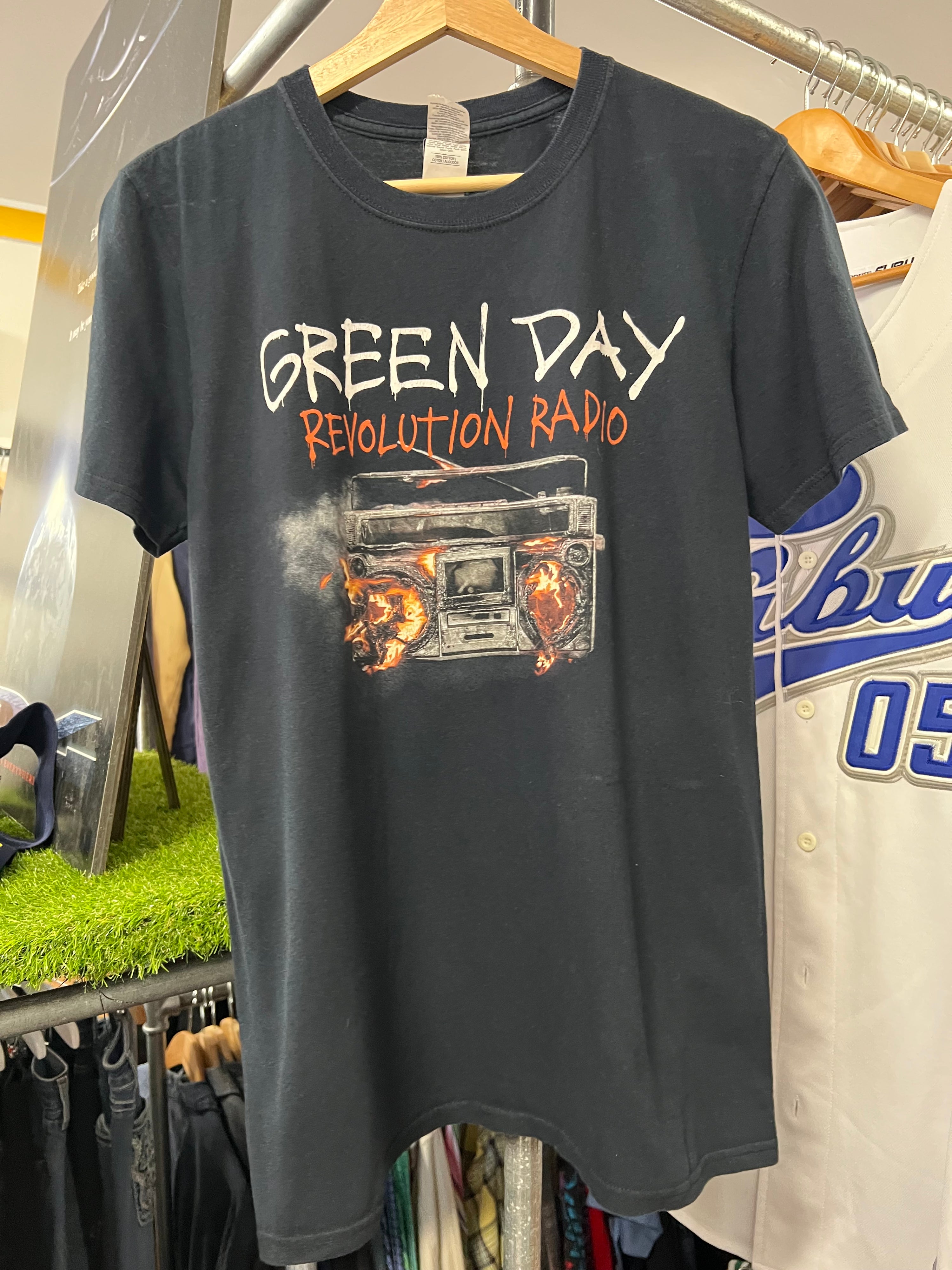 M - 2017 Green Day Revolution Radio DS Tour