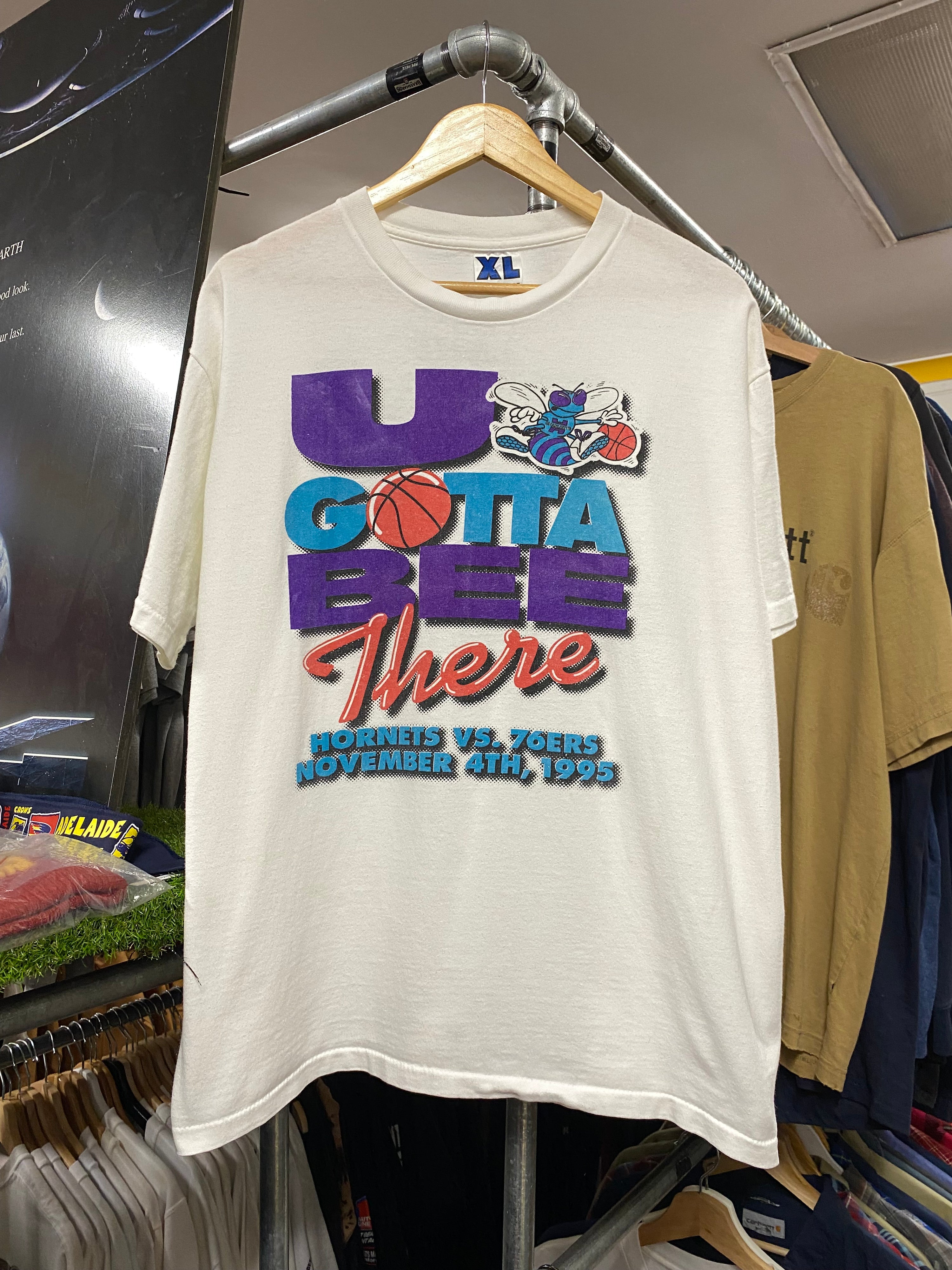 XL - 1995 Charlotte Hornets U Gotta Bee There DS