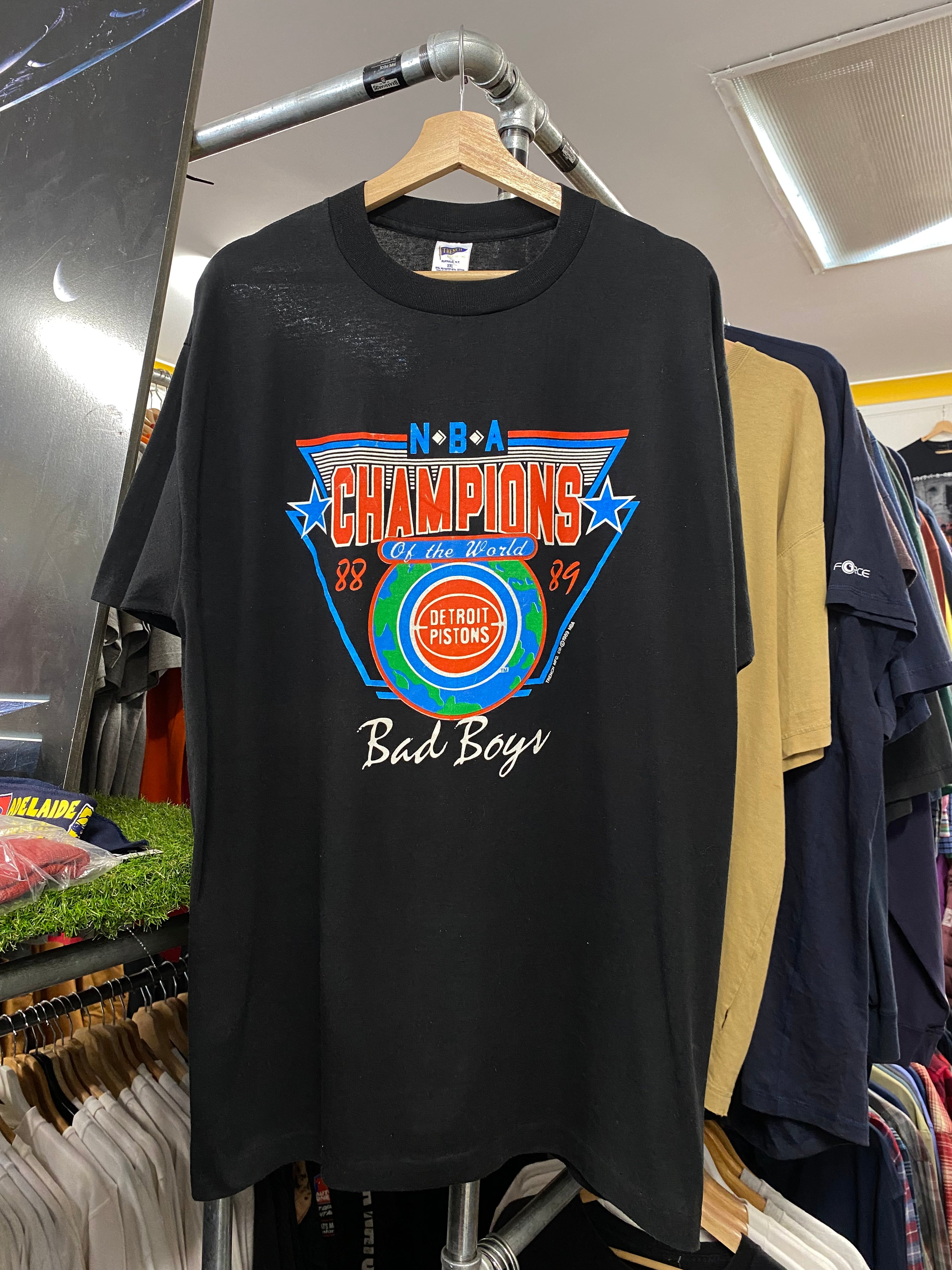 2XL - 1989 Detroit Pistons NBA Champions Of The World