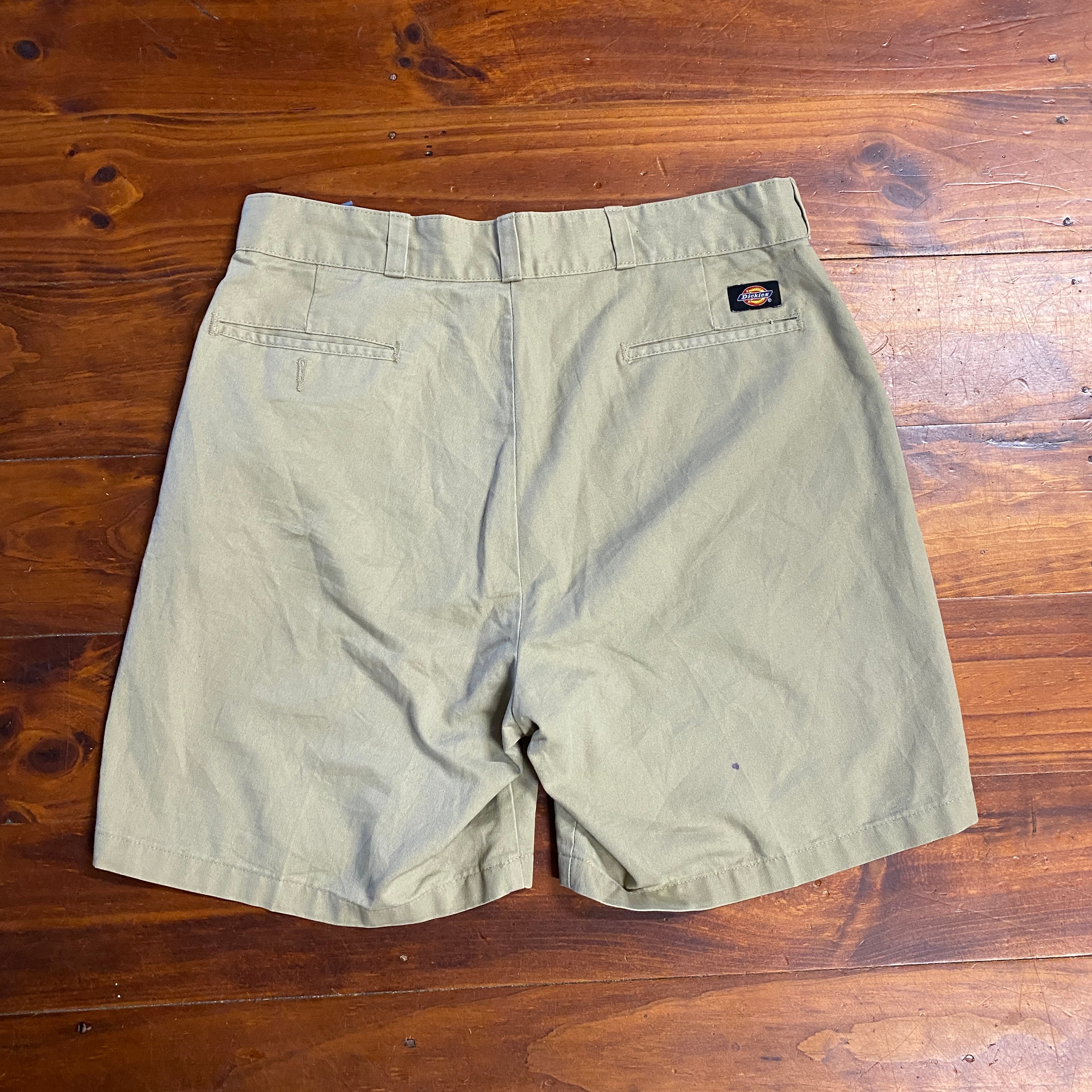 36 - Dickies Beige Relaxed Fit Shorts DS112