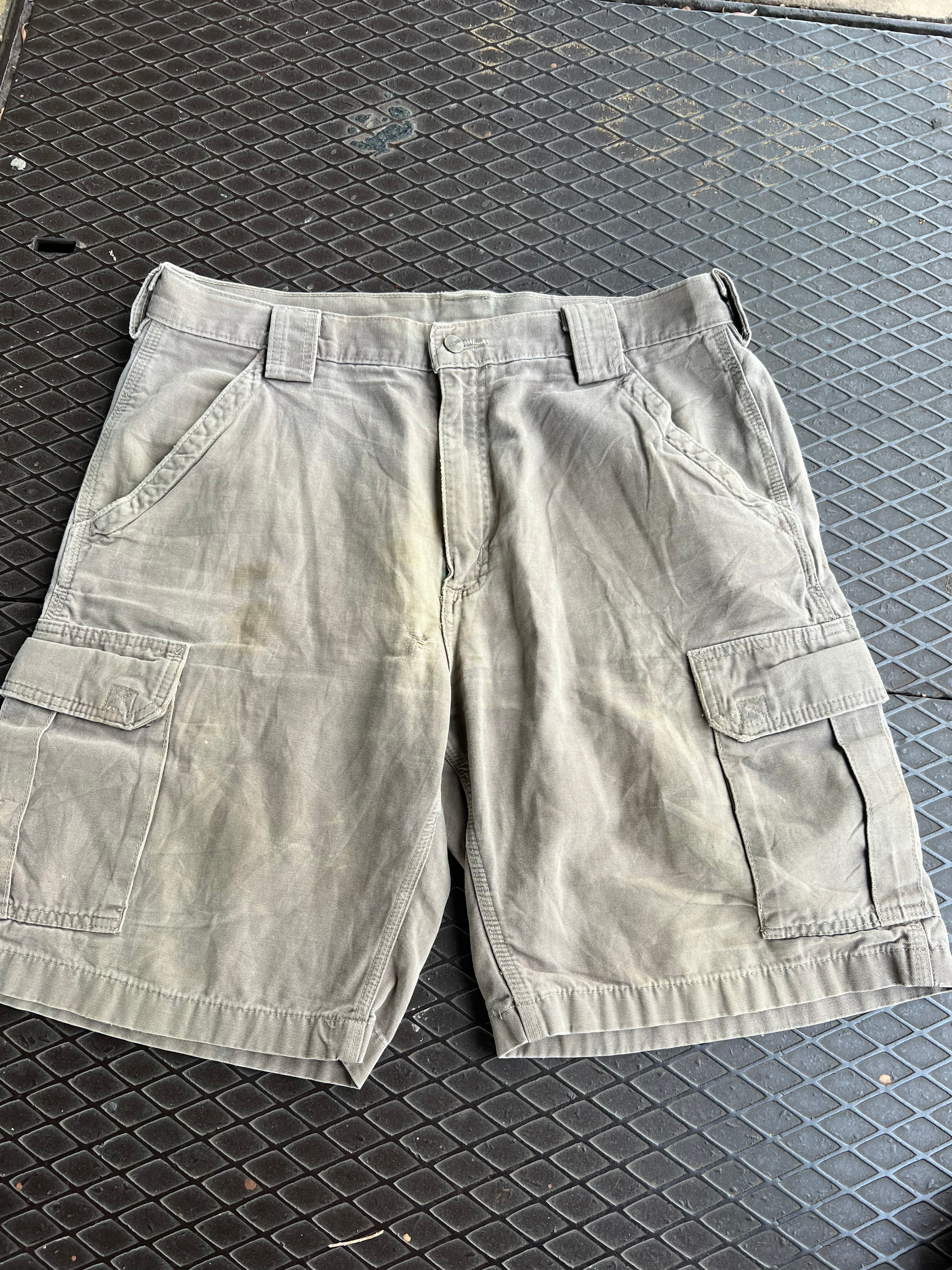 36 - Carhartt Cargo Shorts Faded Brown