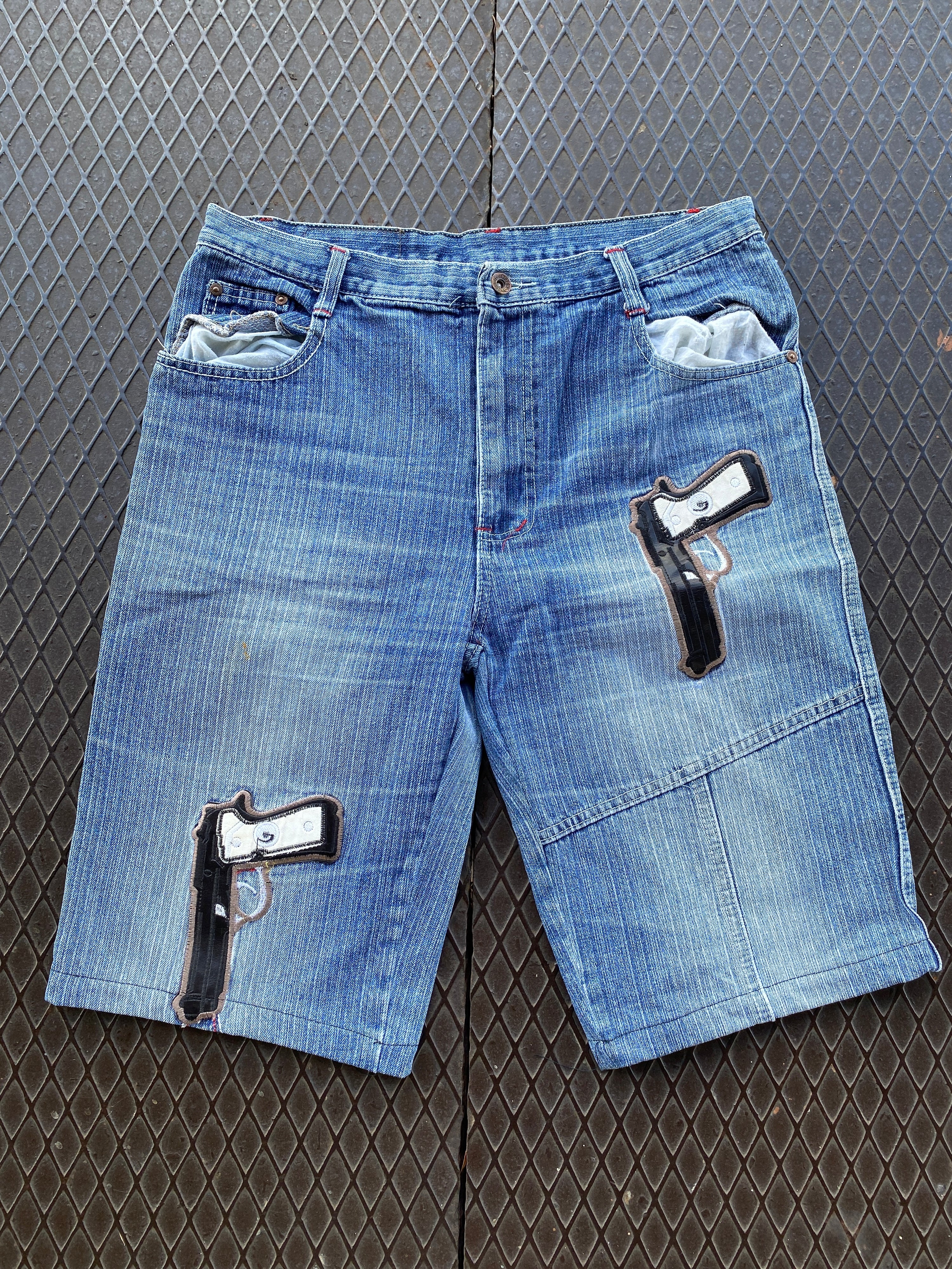 34 - D Jeans Denim Shorts Two Embroidered Guns
