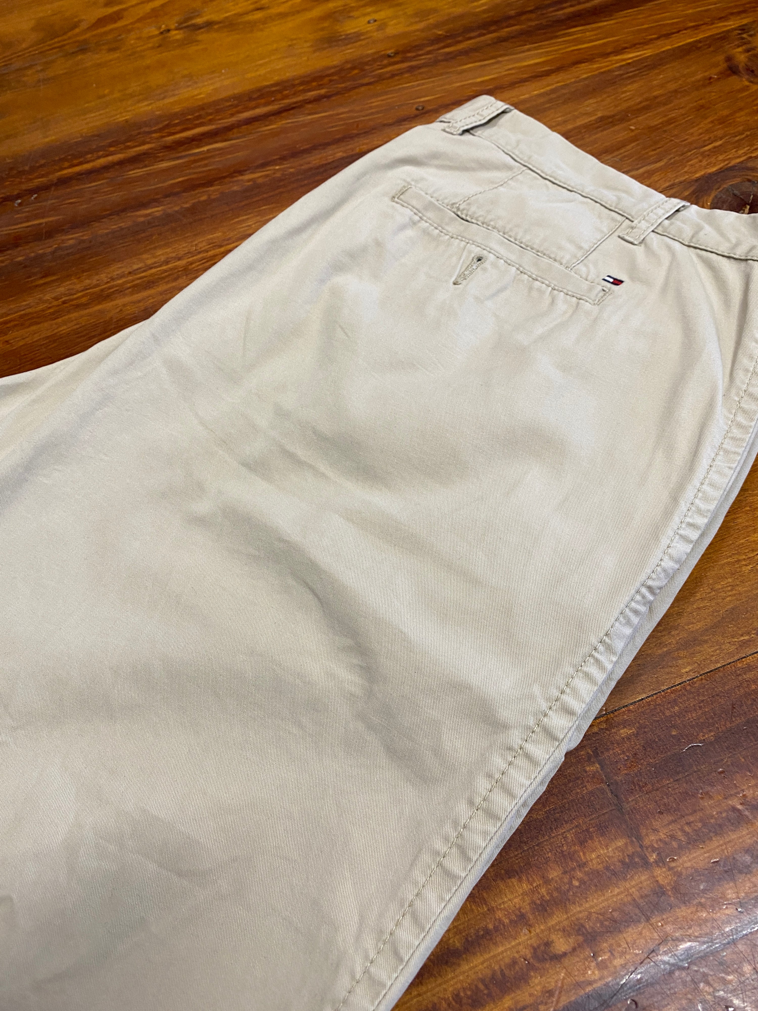 40 - Tommy Hilfiger Beige Shorts