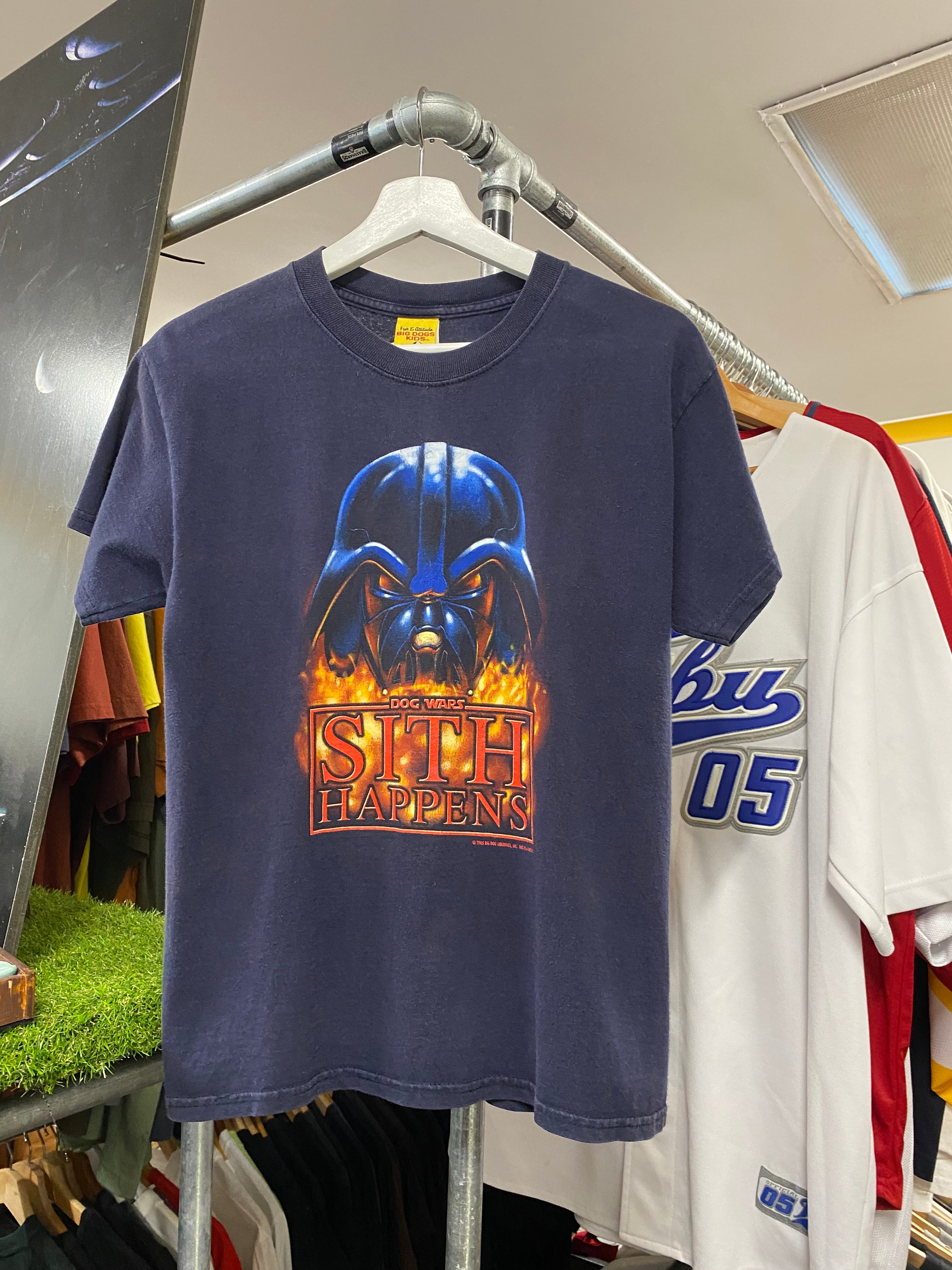 S -  2005 Dog Wars Sith Happens Big Dog Tee