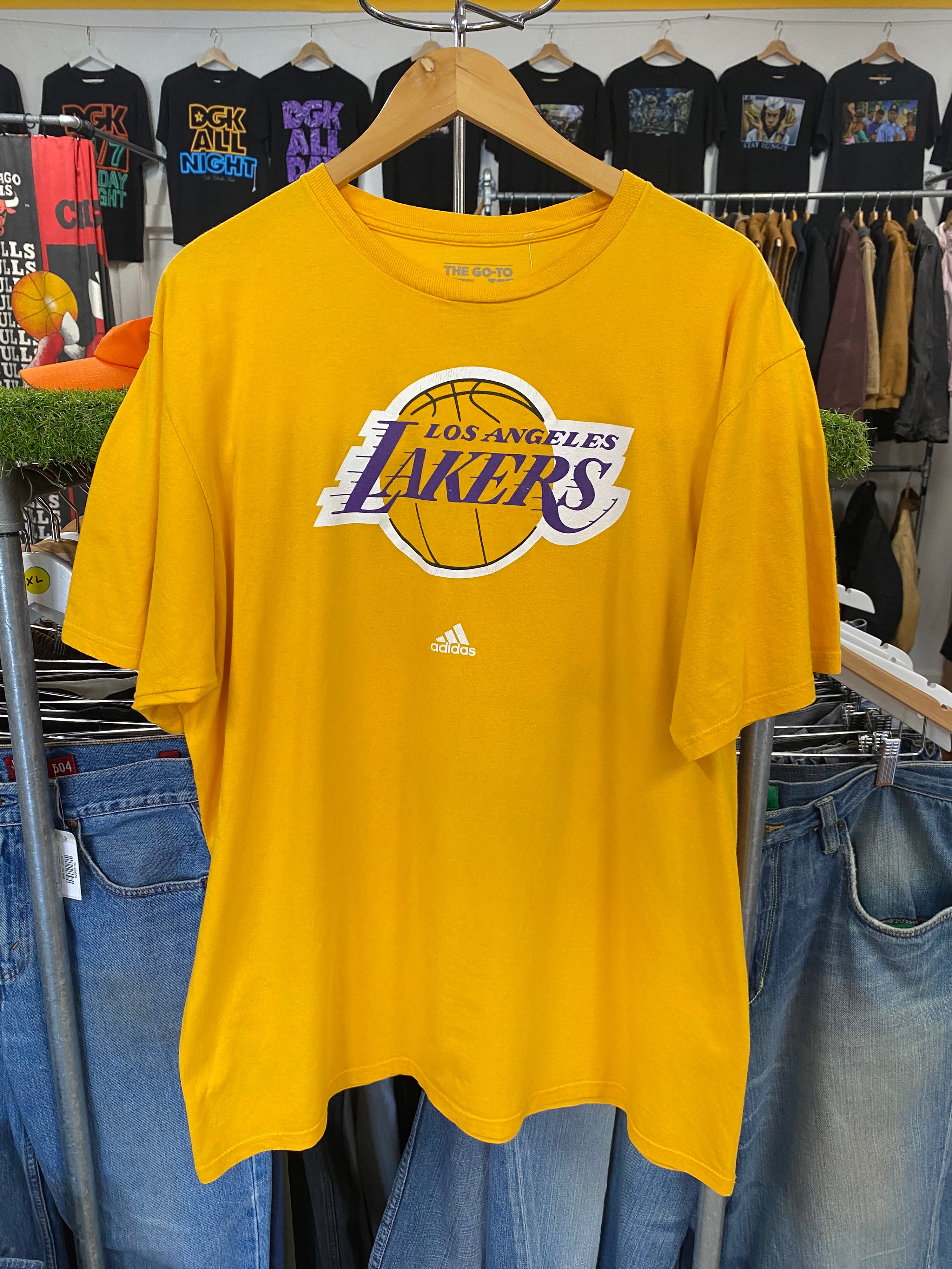 [XL] - LA Lakers x Adidas Go To Yellow Tshirt