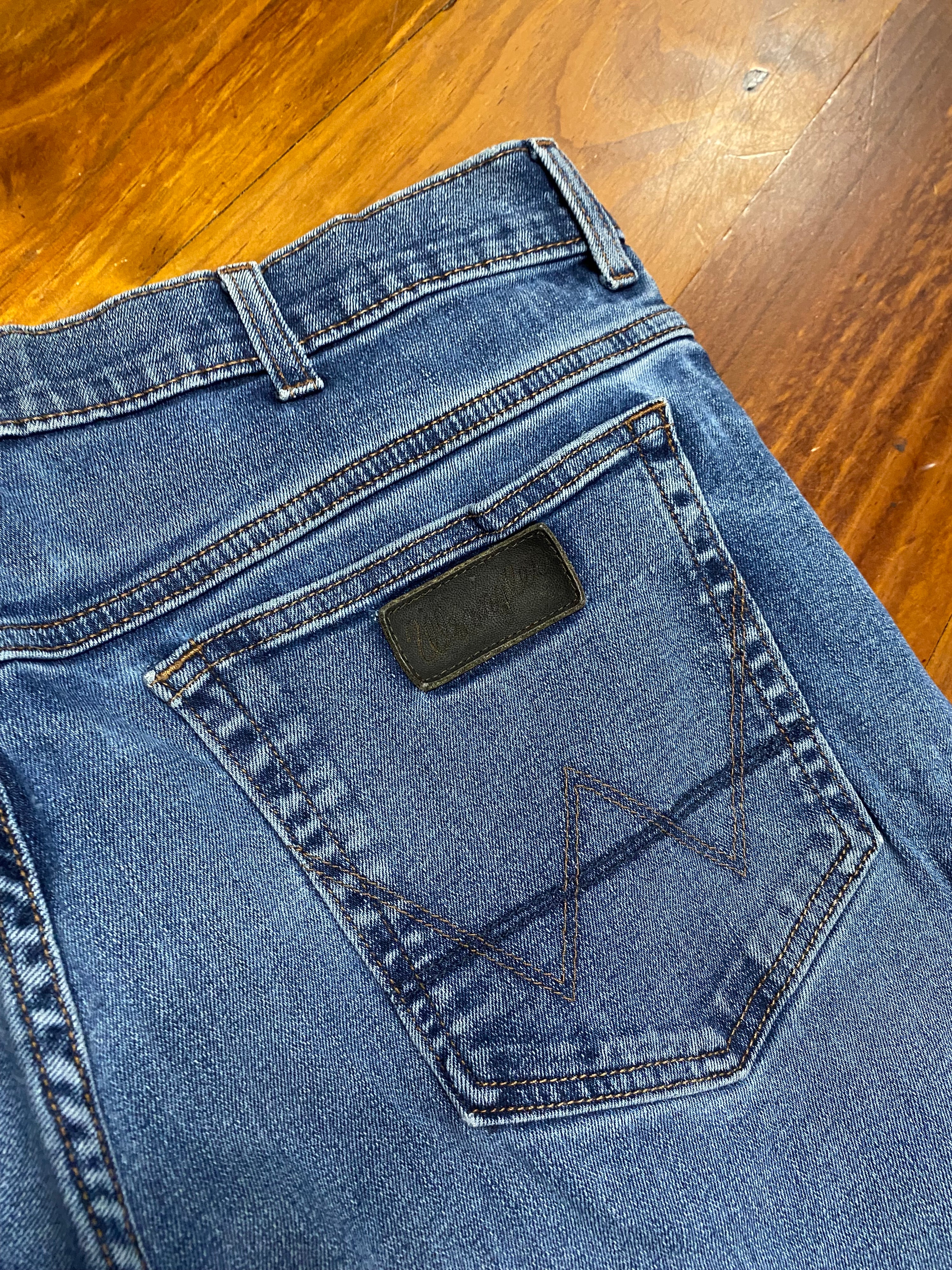 [38] Wrangler Blue Jeans WJ03
