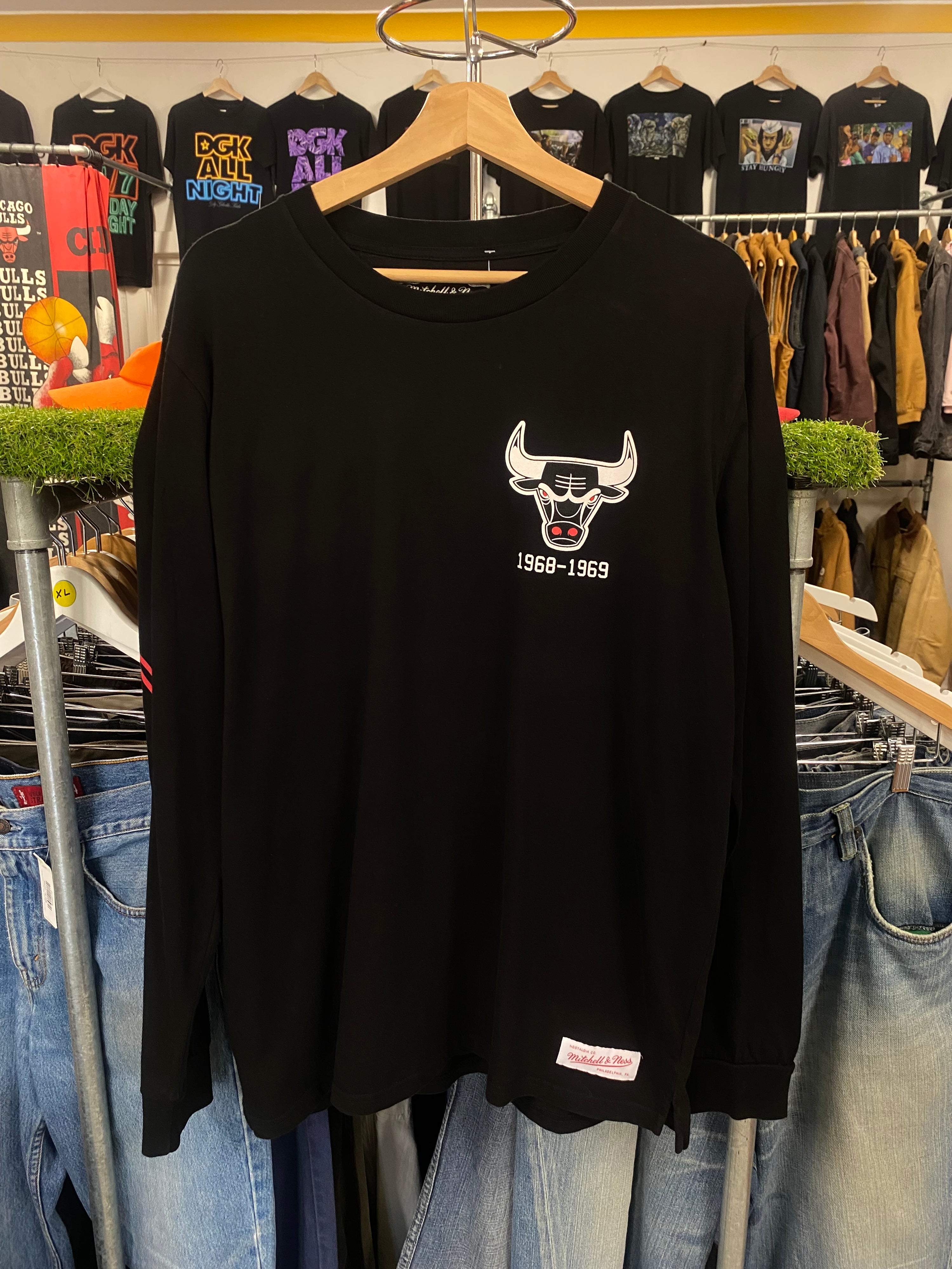 [L] - Mitchell And Ness Chicago Bulls Long Sleeve Black Tshirt
