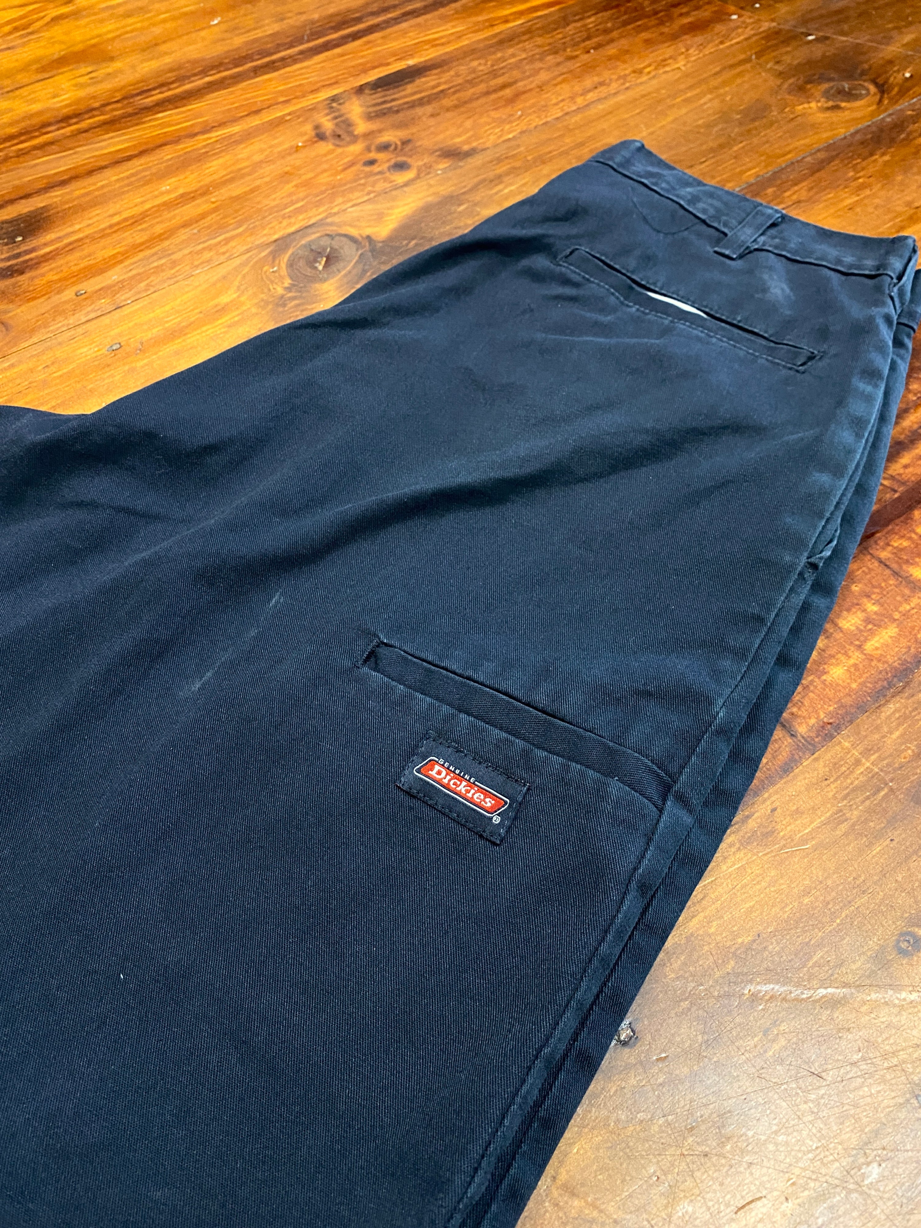 32 - Dickies Navy Smart Shorts S317