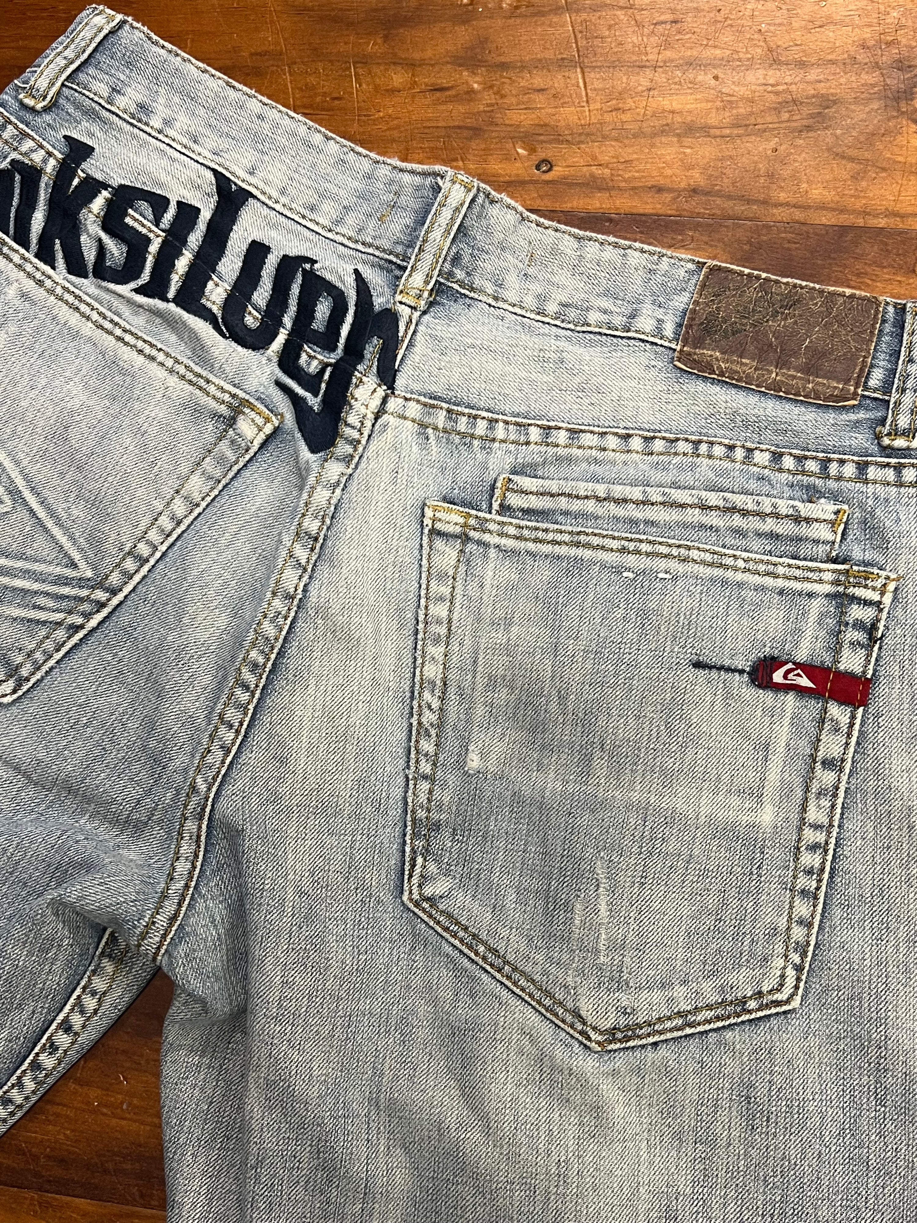 33 - Quiksilver LB Denim Shorts Embroidered Logo