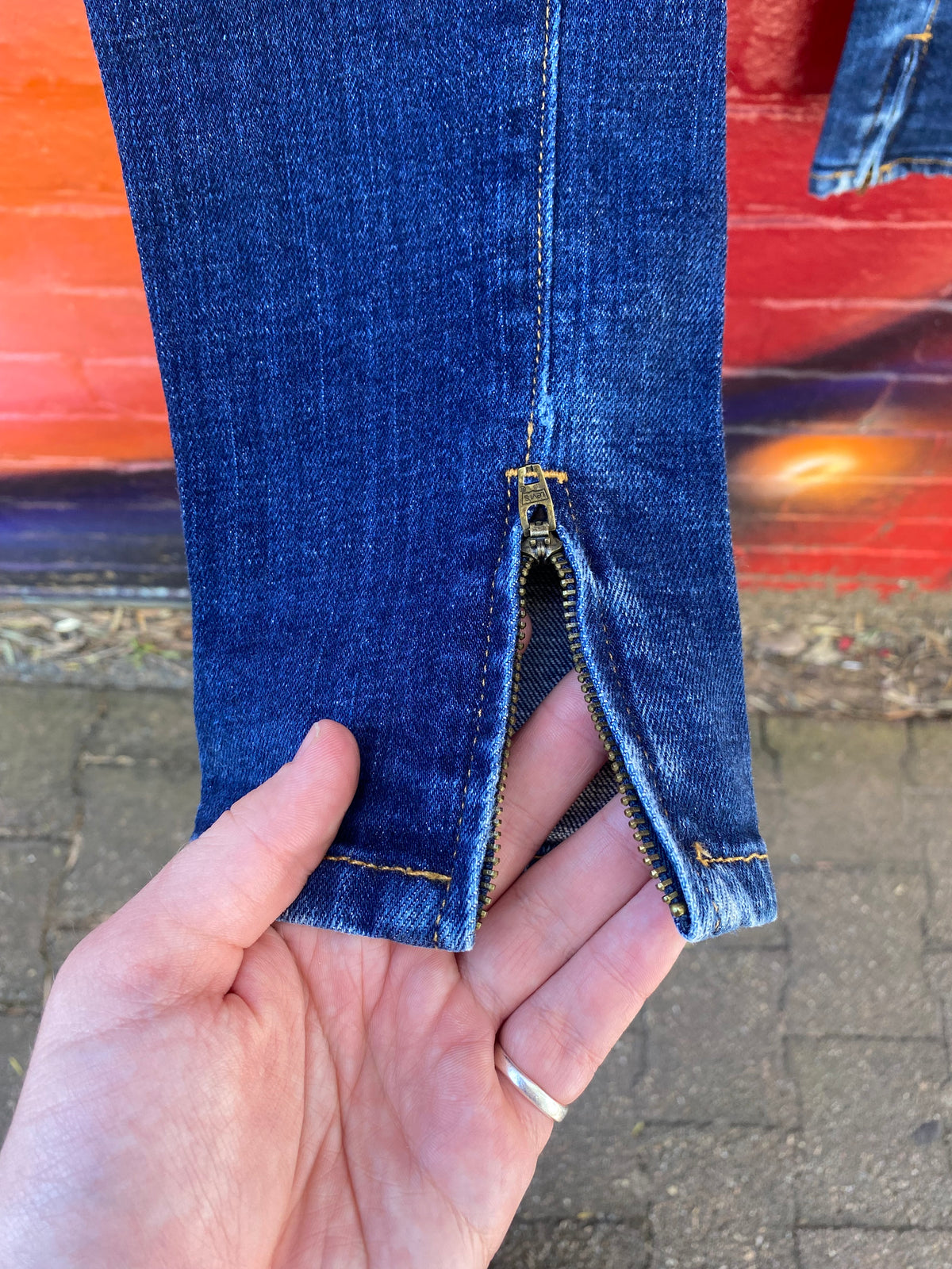 [33] Levis Extreme Skinny Leg Blue Jeans