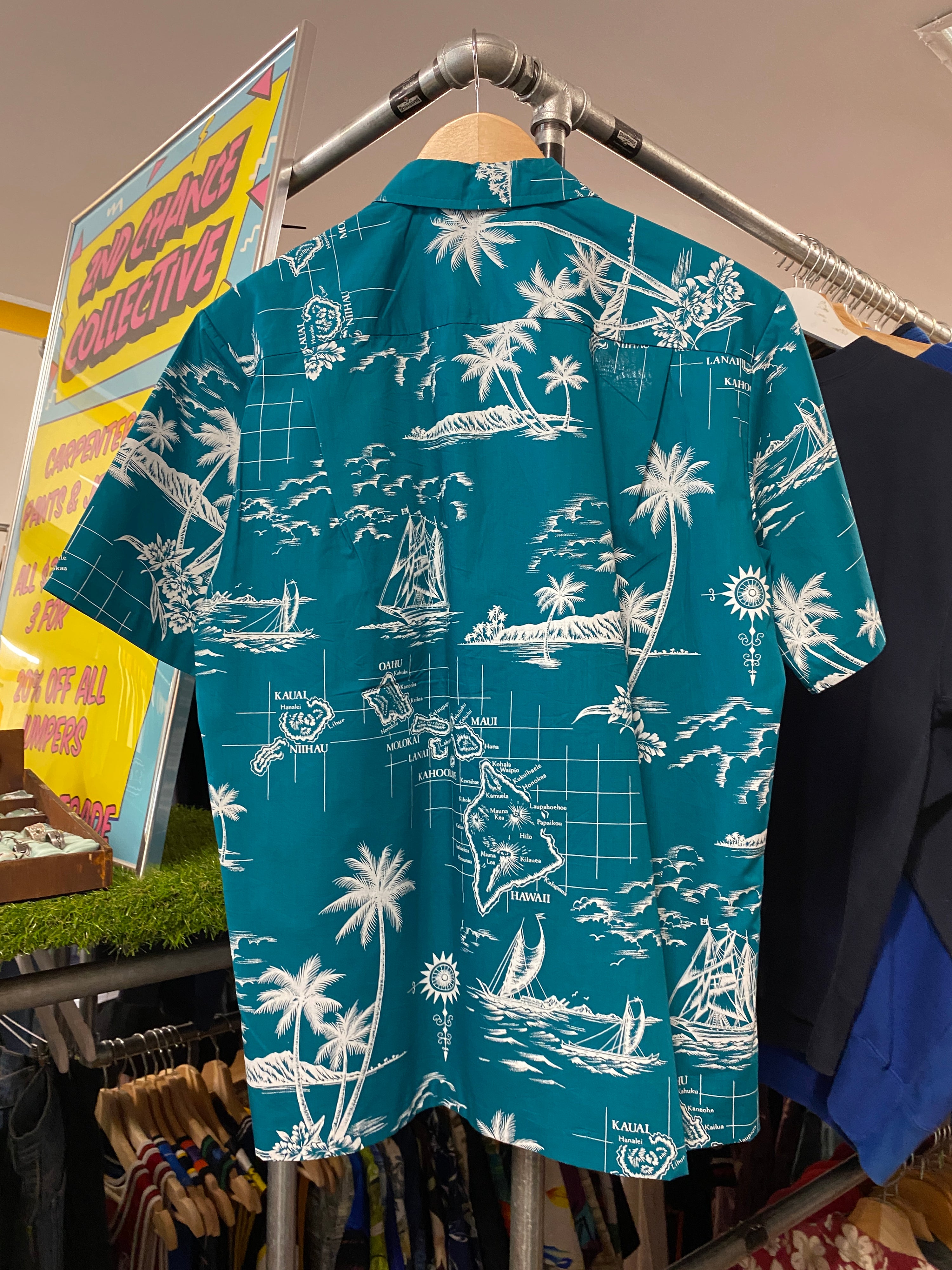 M - Hawaiian Islands Turquoise Button-up