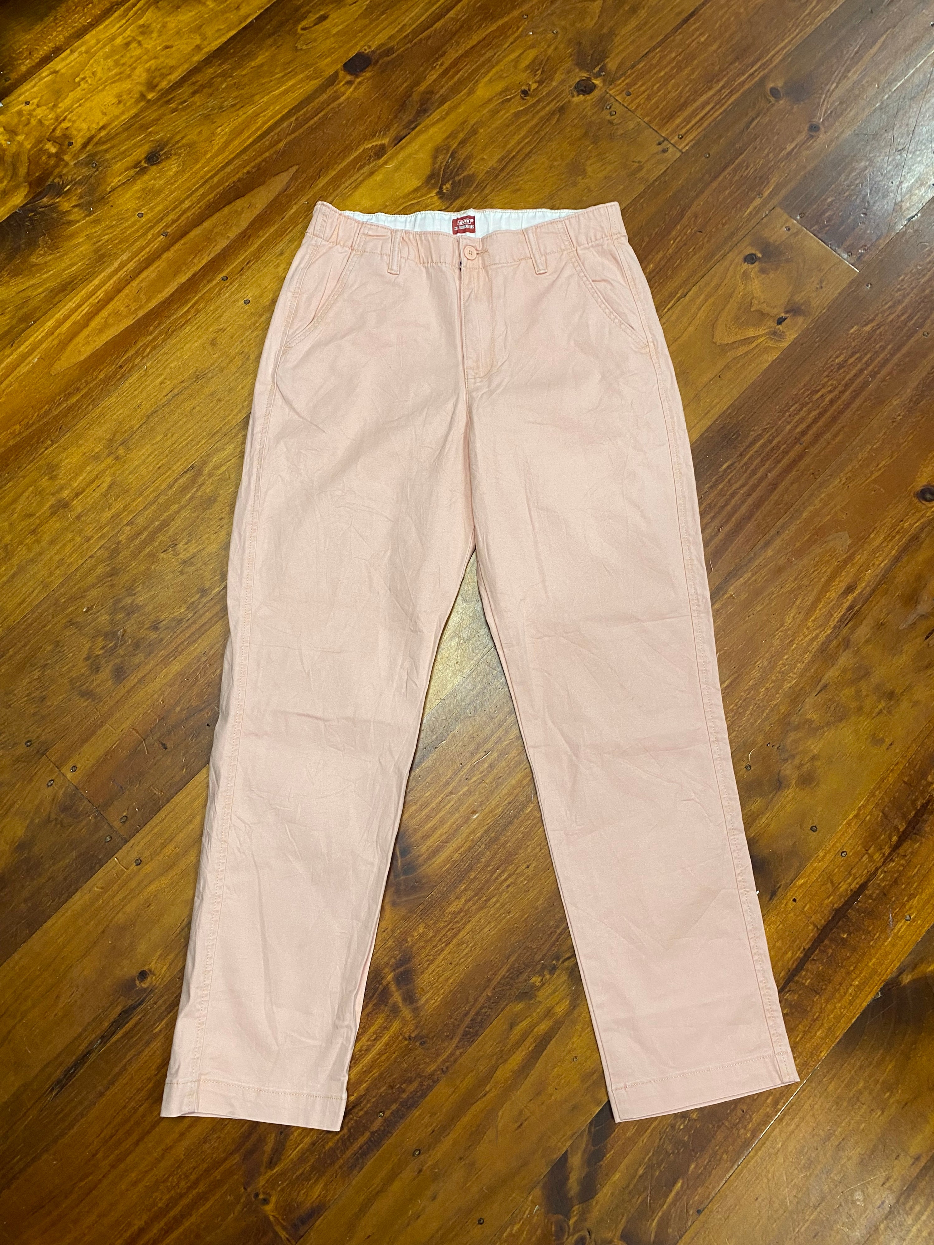 [30] Levi's Pink Chinos D176