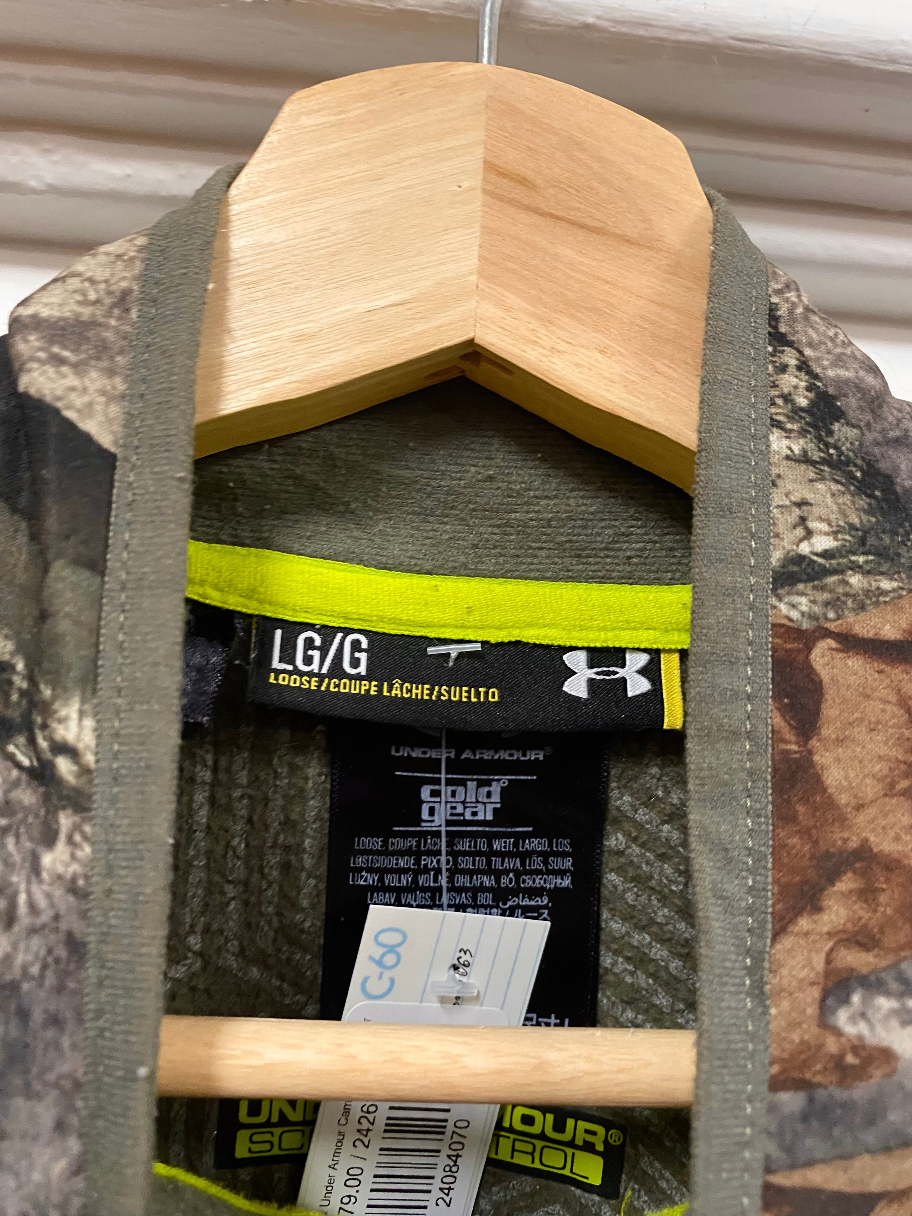 [L] Mossy Oak x Under Armour Camo Windbreaker