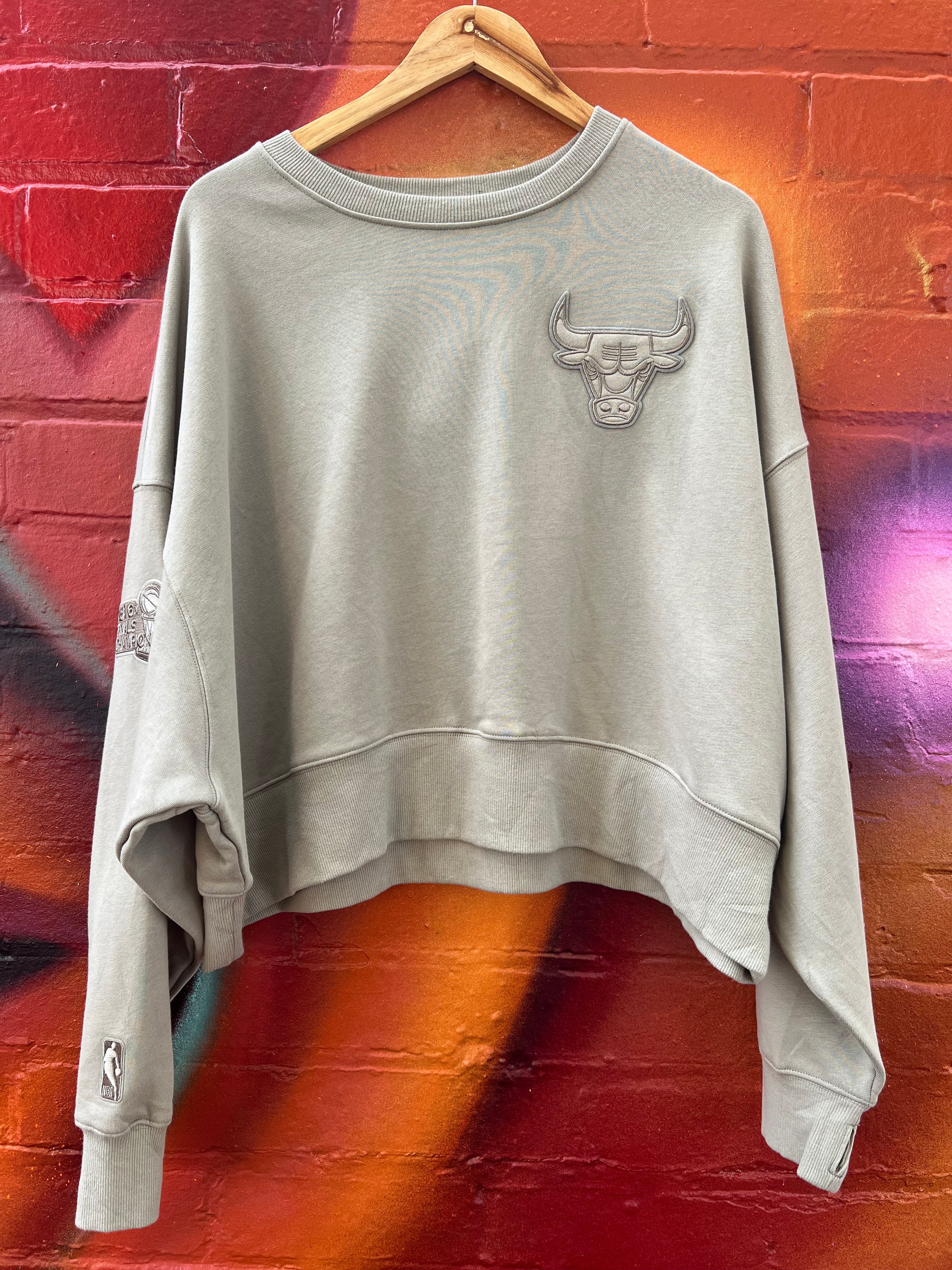 L - Chicago Bulls Olive Green Cropped Jumper