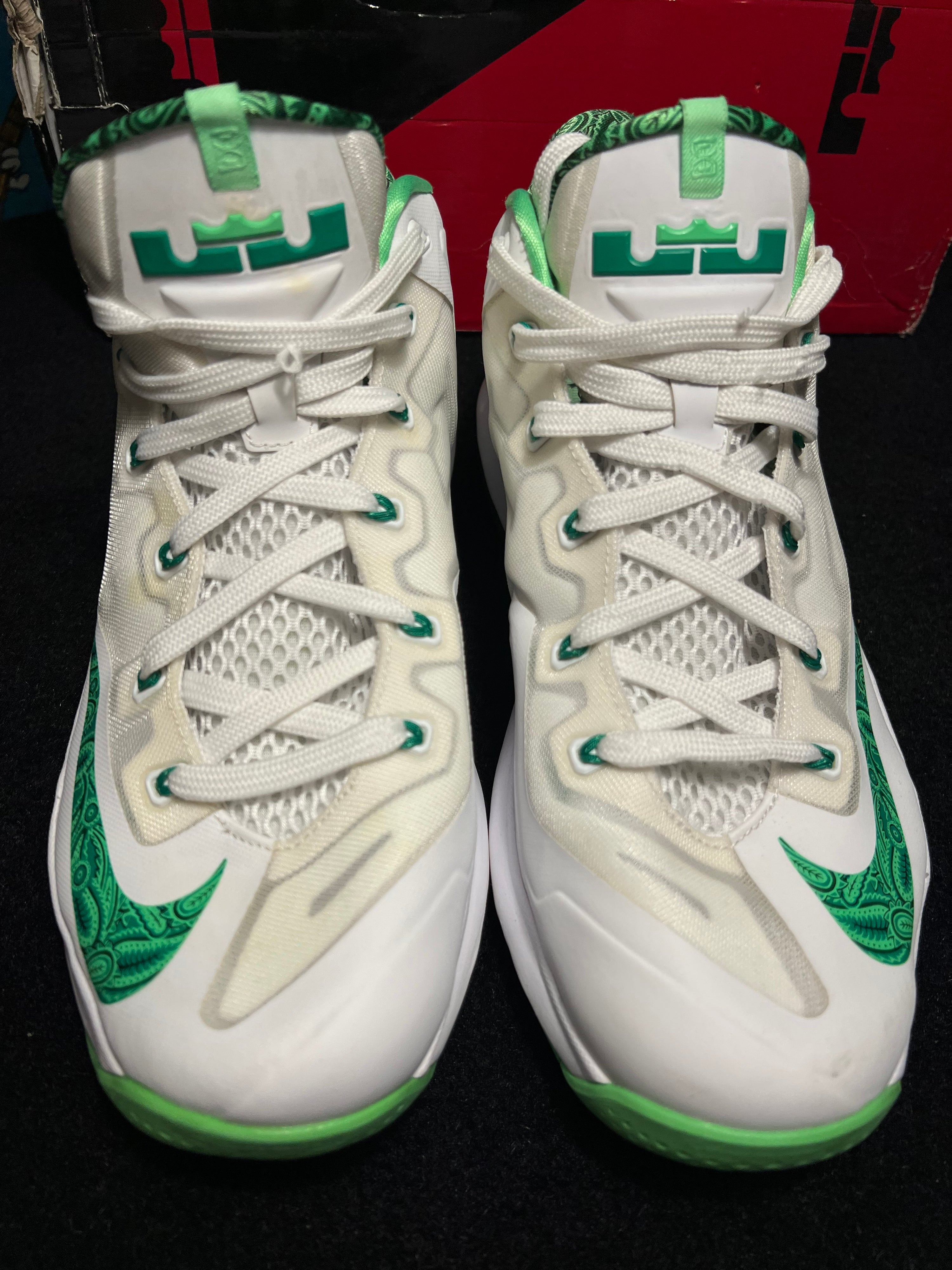 US12 - 2014 Nike Air Max Lebron 11 Low Easter White/Grn USED 642849-100