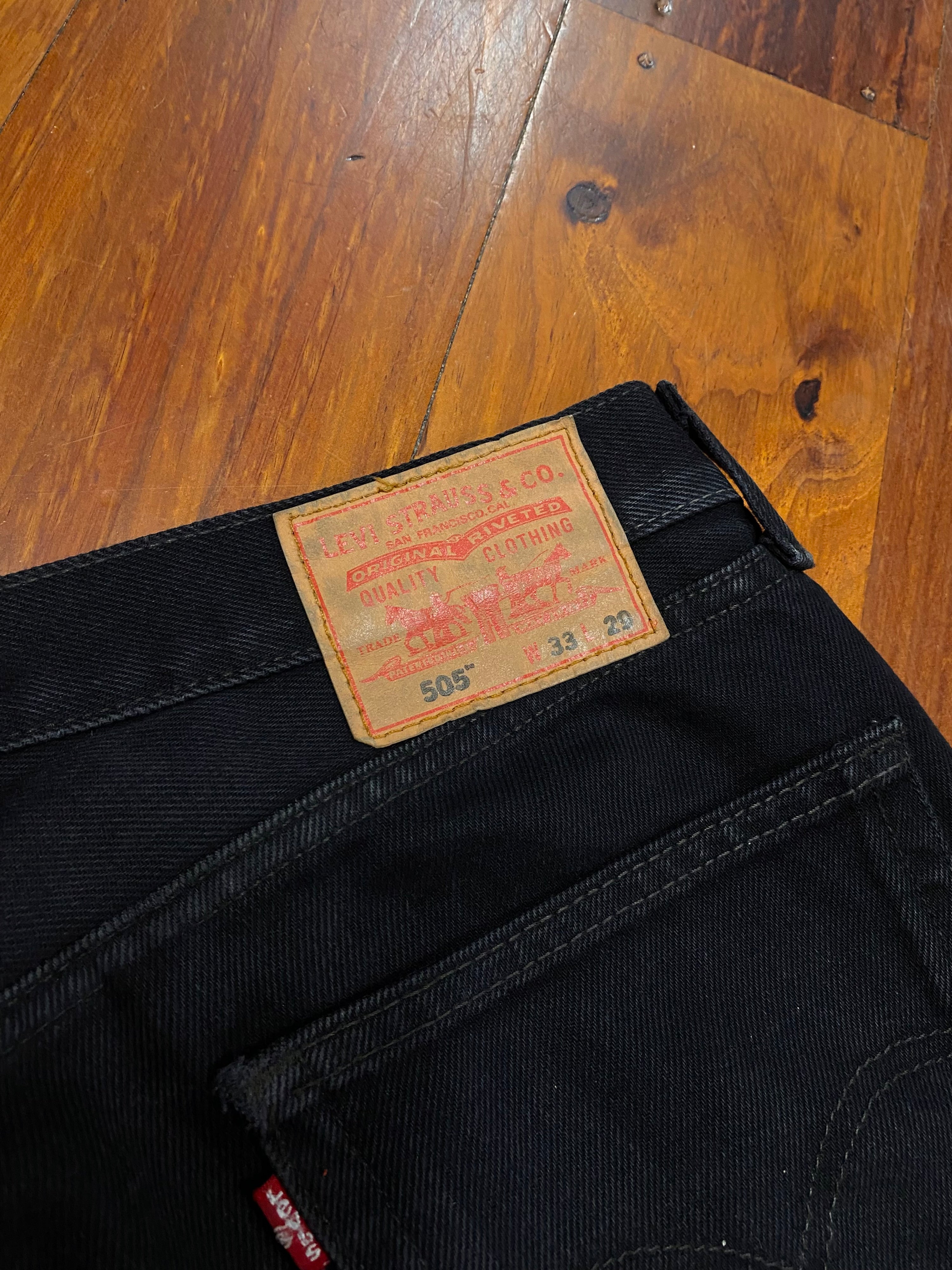 [33] Levi's 505 Black Jeans 33x29
