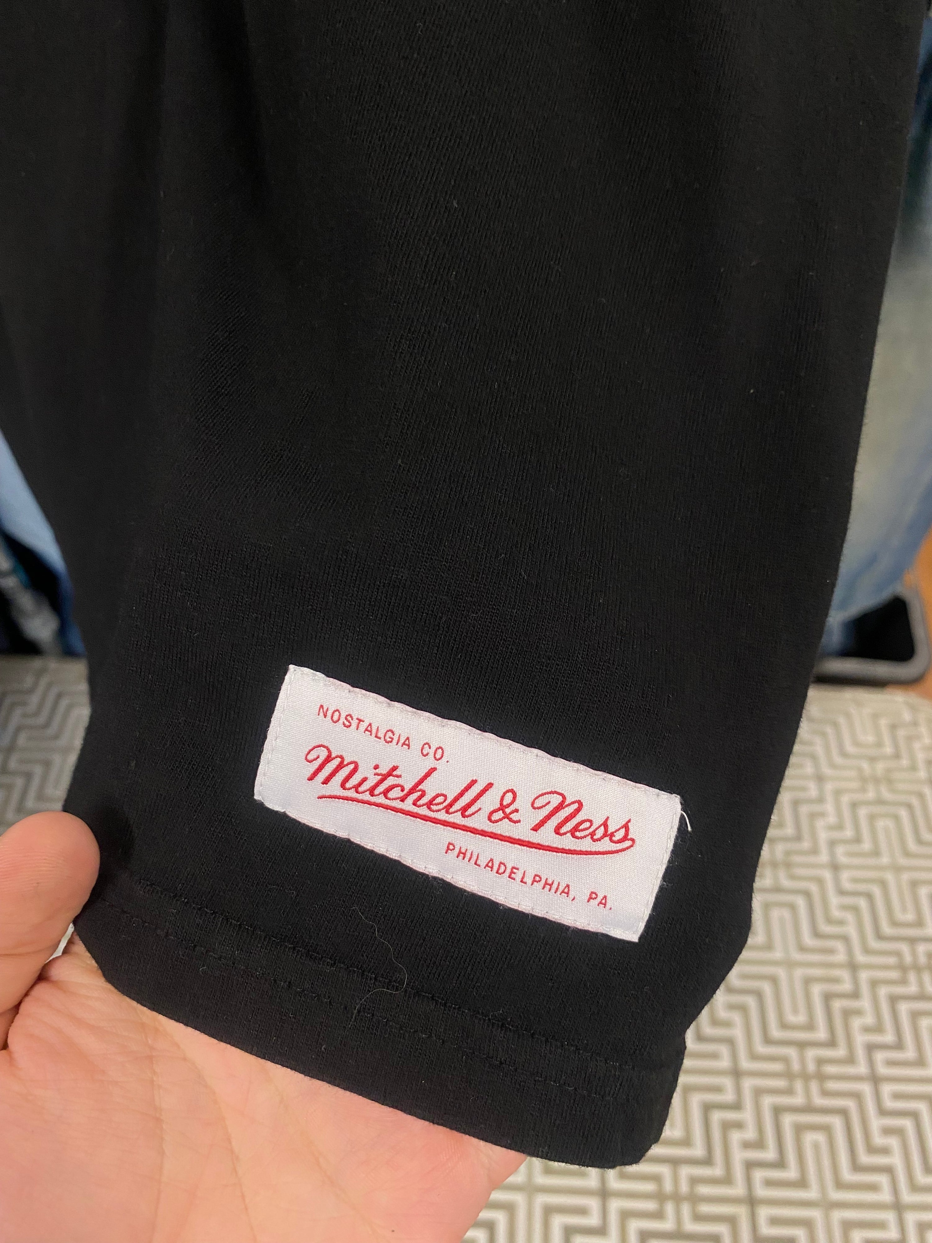 [L] - Mitchell And Ness Chicago Bulls Long Sleeve Black Tshirt