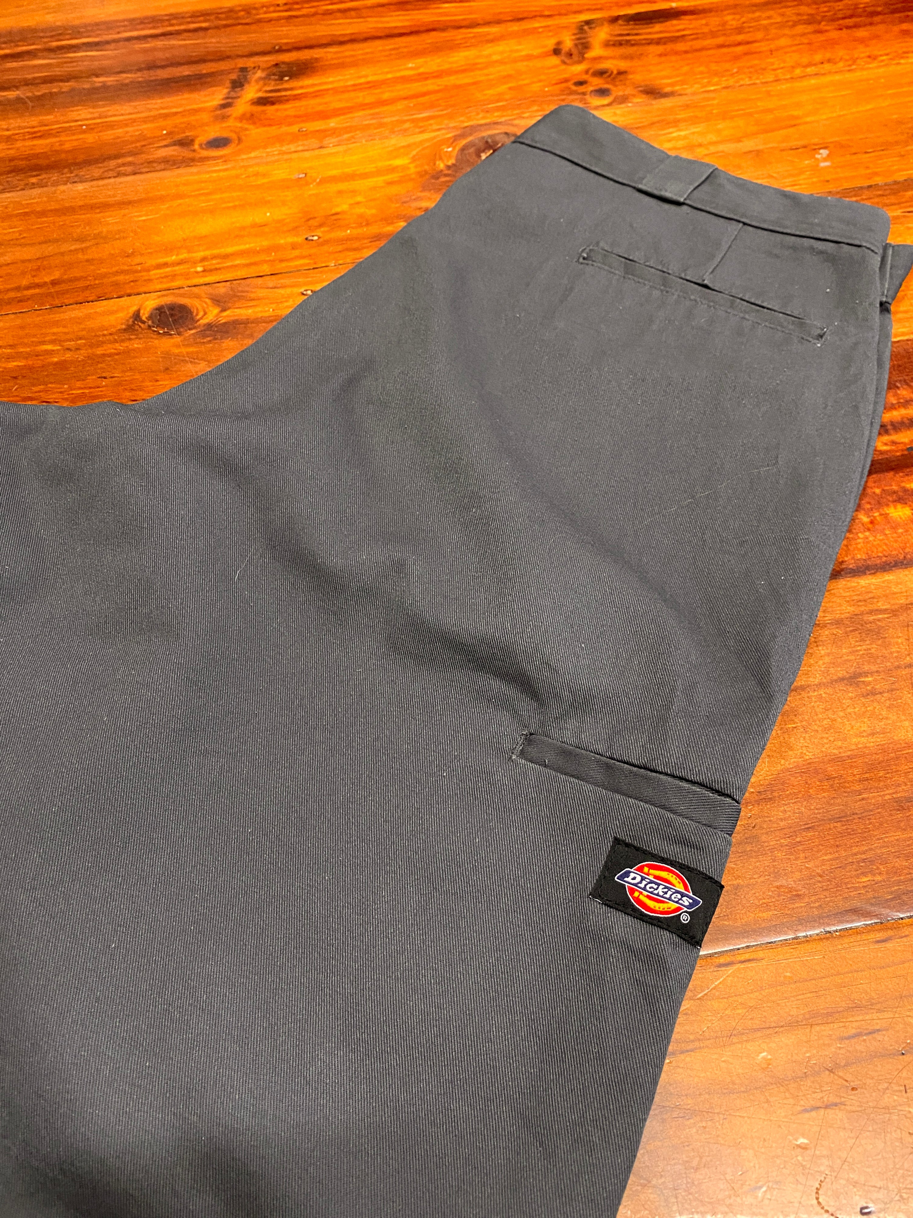 38 - Dickies Grey Loose Fit Smart Shorts DS110