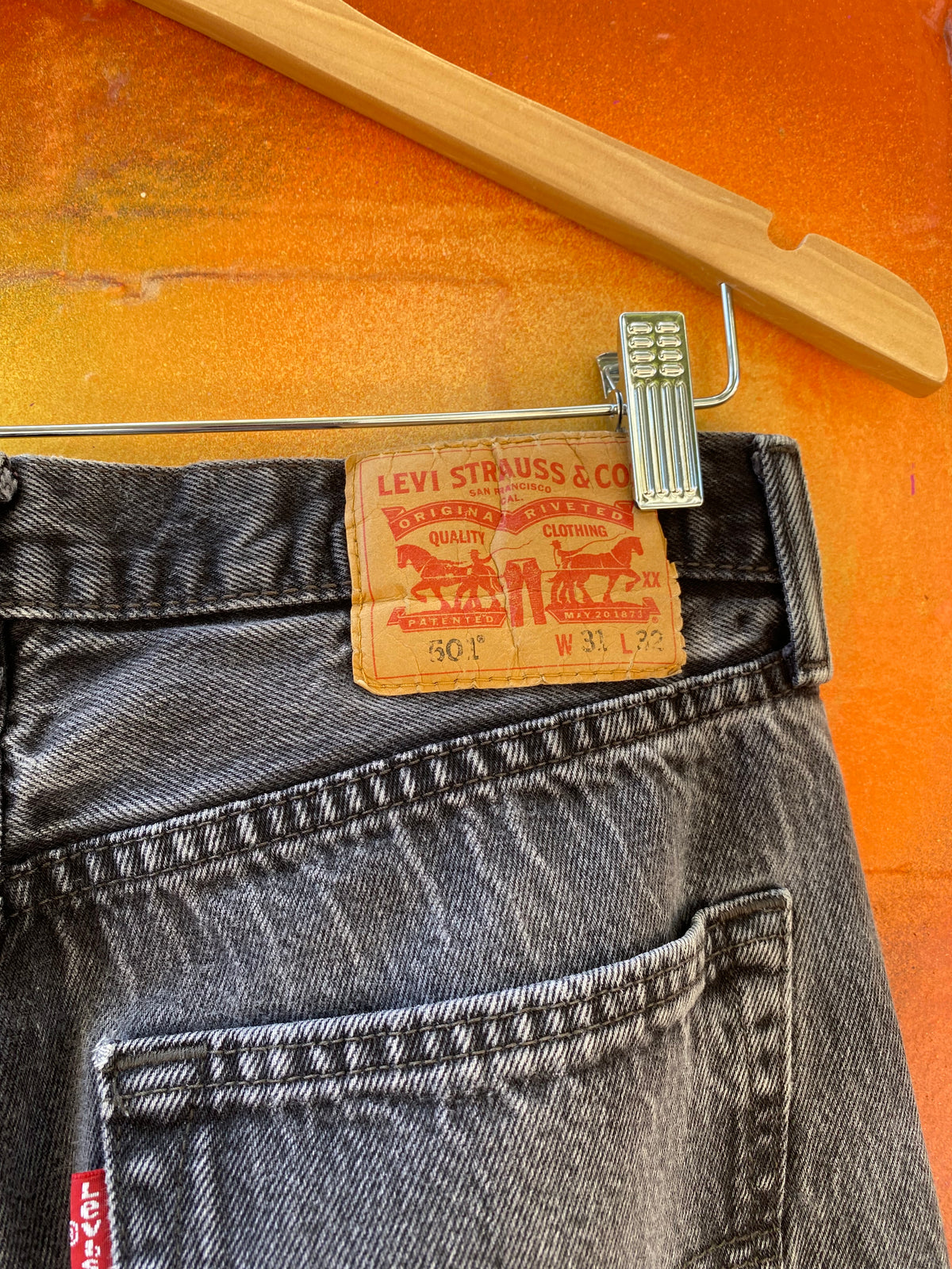 [31] Levi's 501 5 Button Charcoal Jeans 31x32