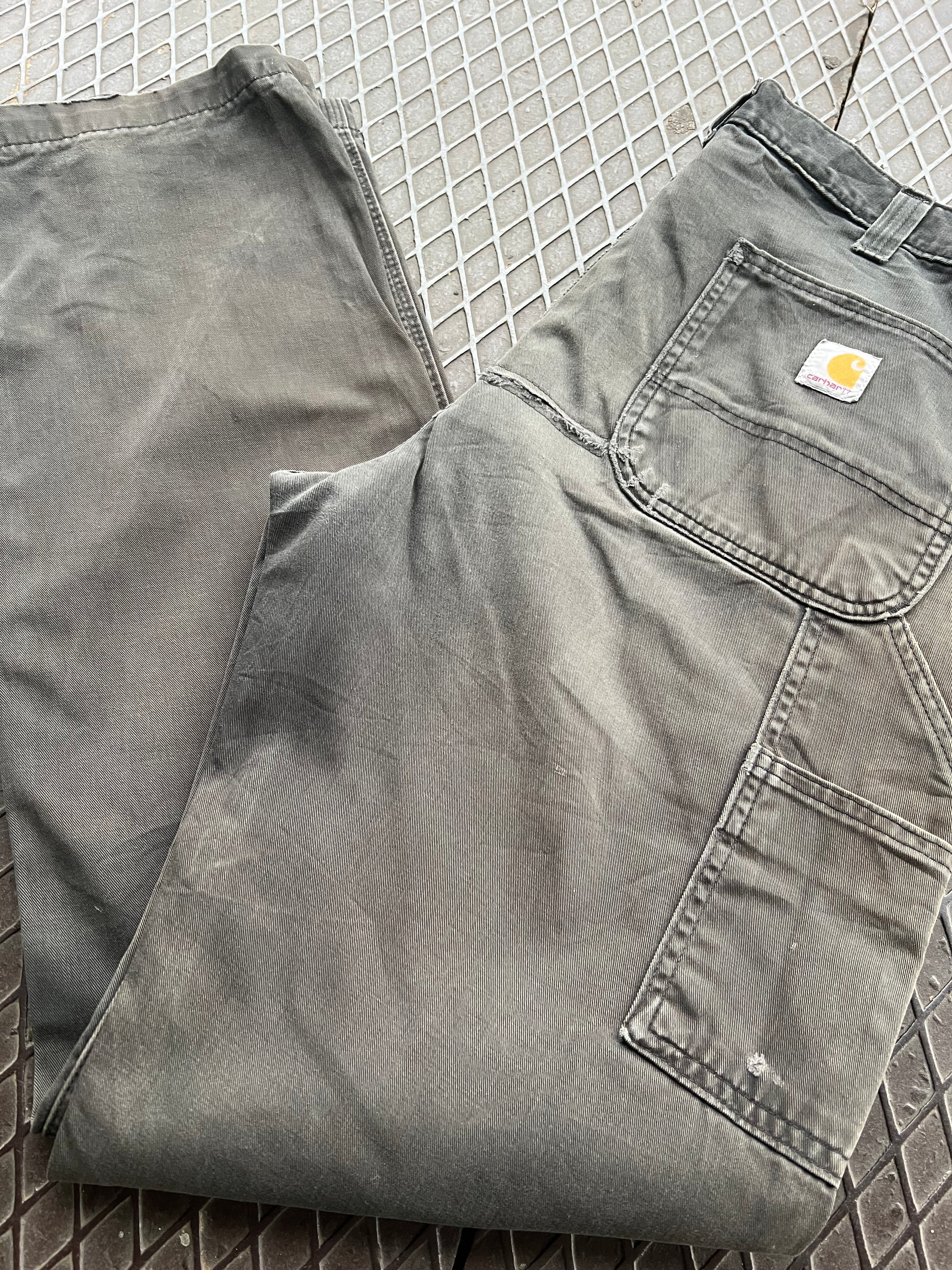 34 - Carhartt Black Carpenter Pants Faded Front P104