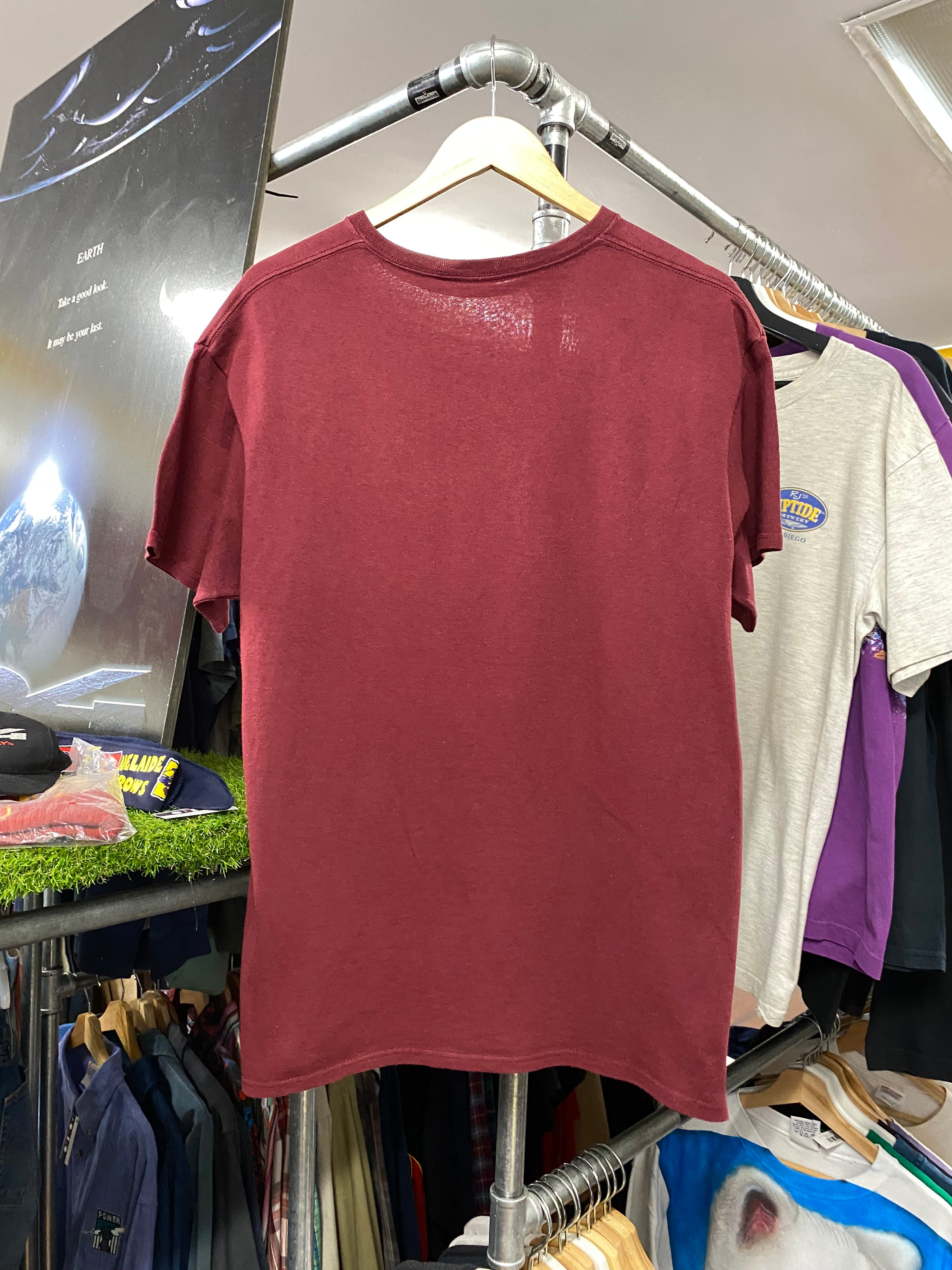 [M/L] Wolf Face Alaska Burgandy Tee
