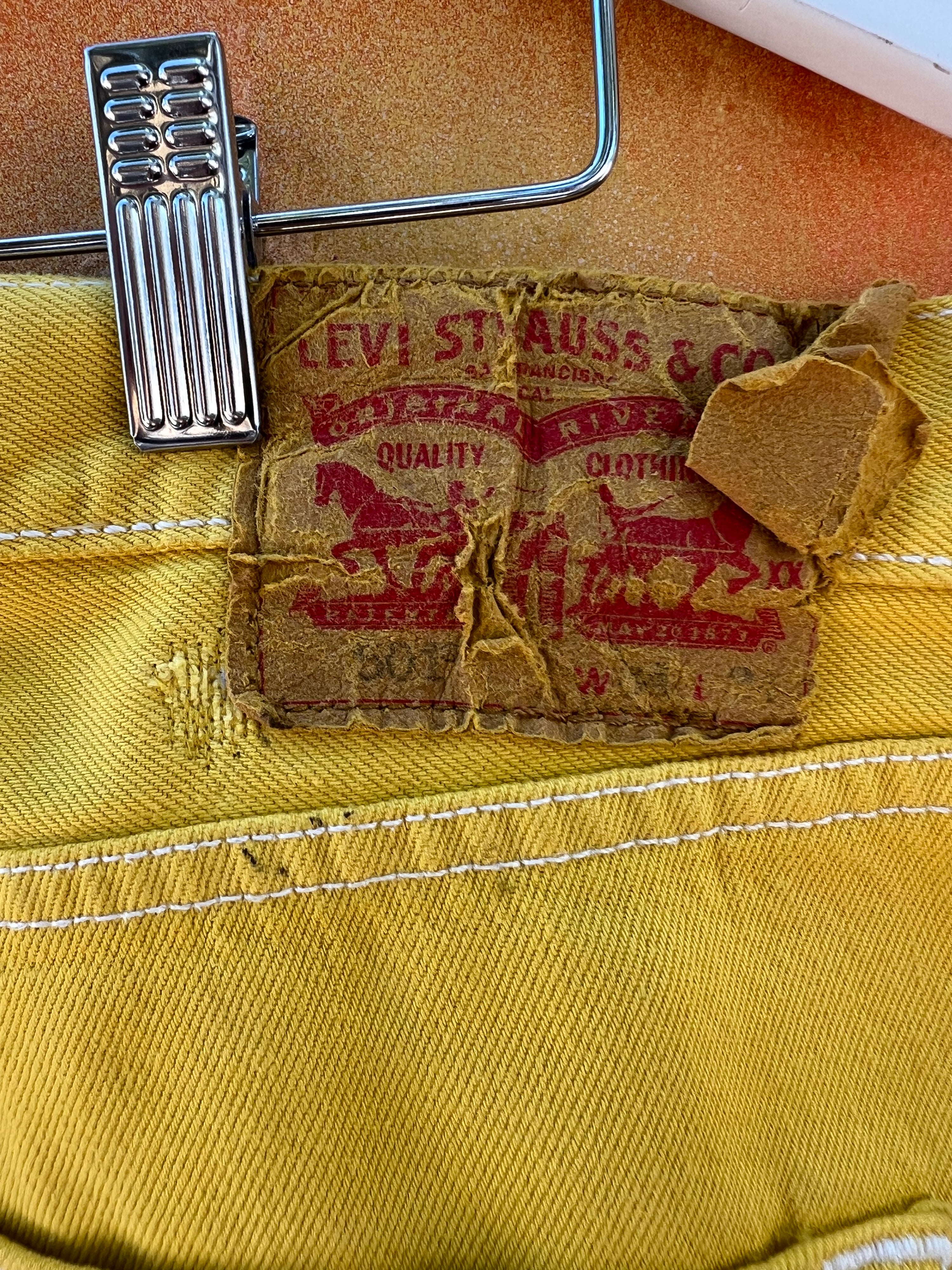 34 - Levi's Yellow 501 Jeans