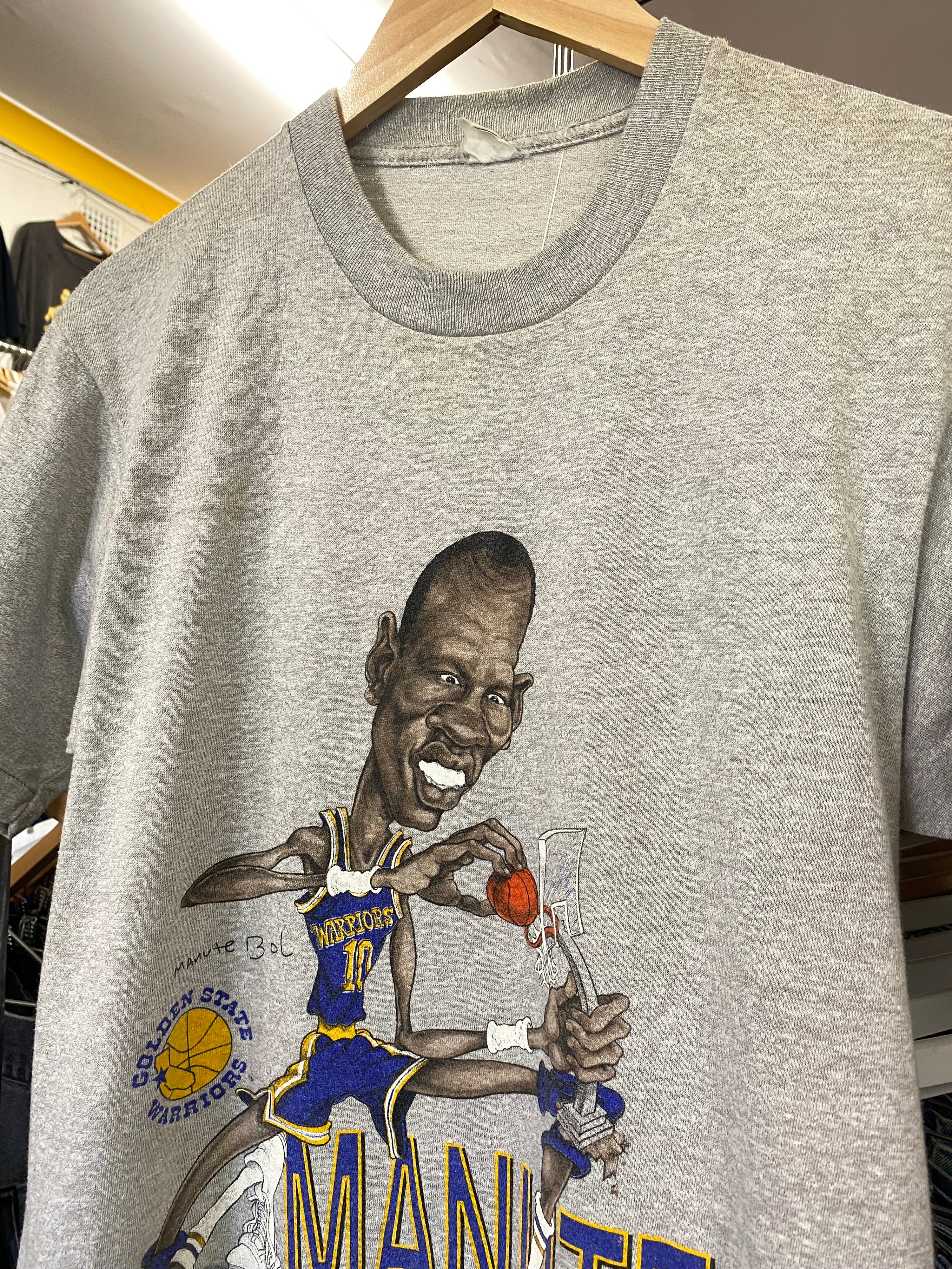 [M] 1980s Manute Bol Golden State Warriors Double Sided Caricature Tshirt
