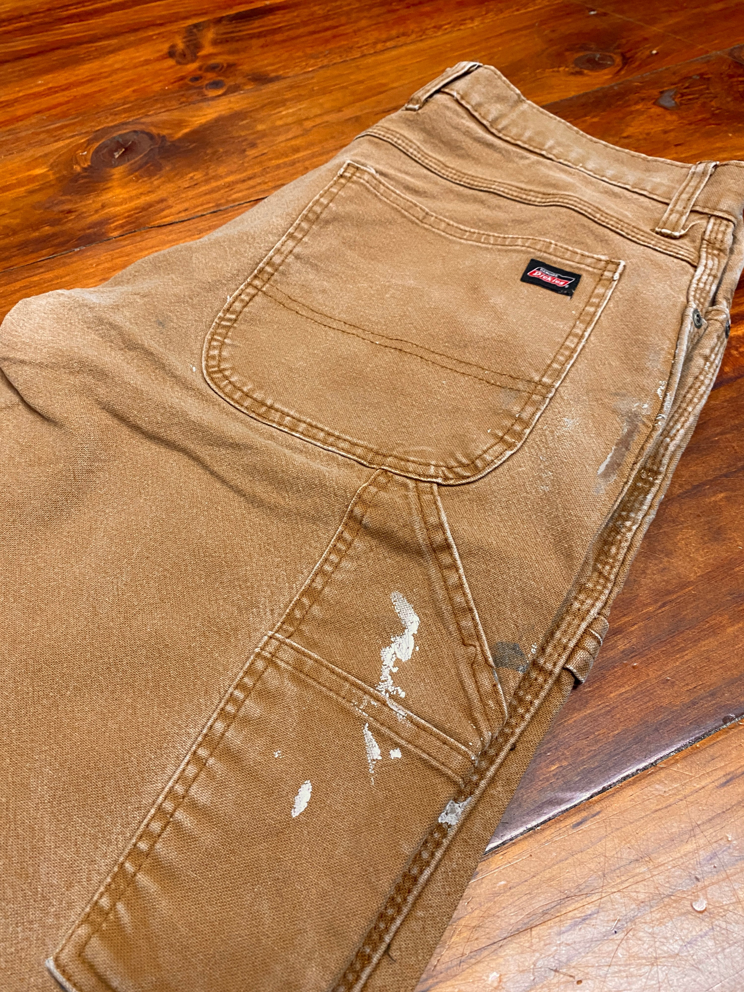 34 - Dickies Brown Carpenter Shorts Paint Marks DS115