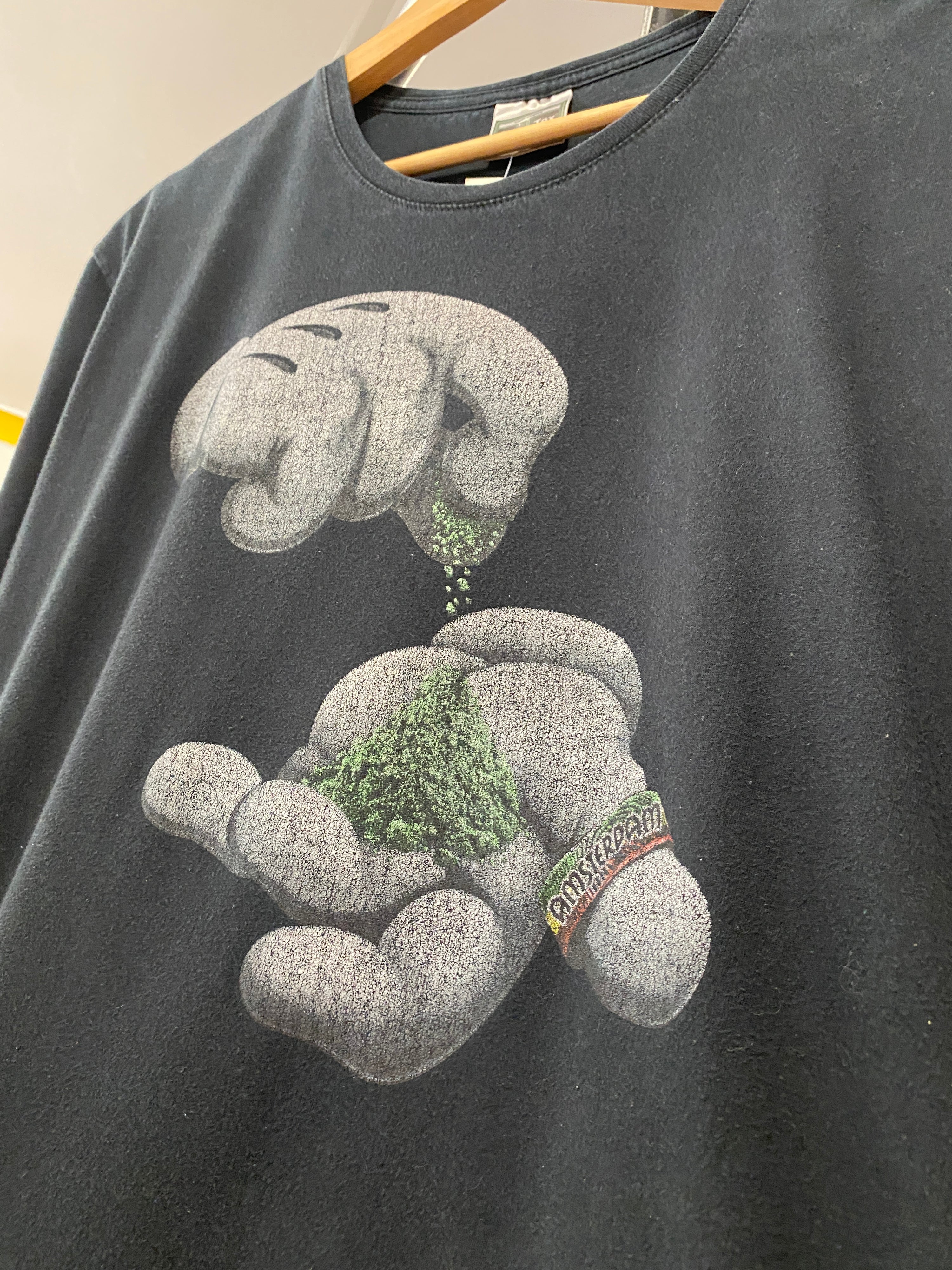 XL - Amsterdam Mickey Mouse Weed Hands