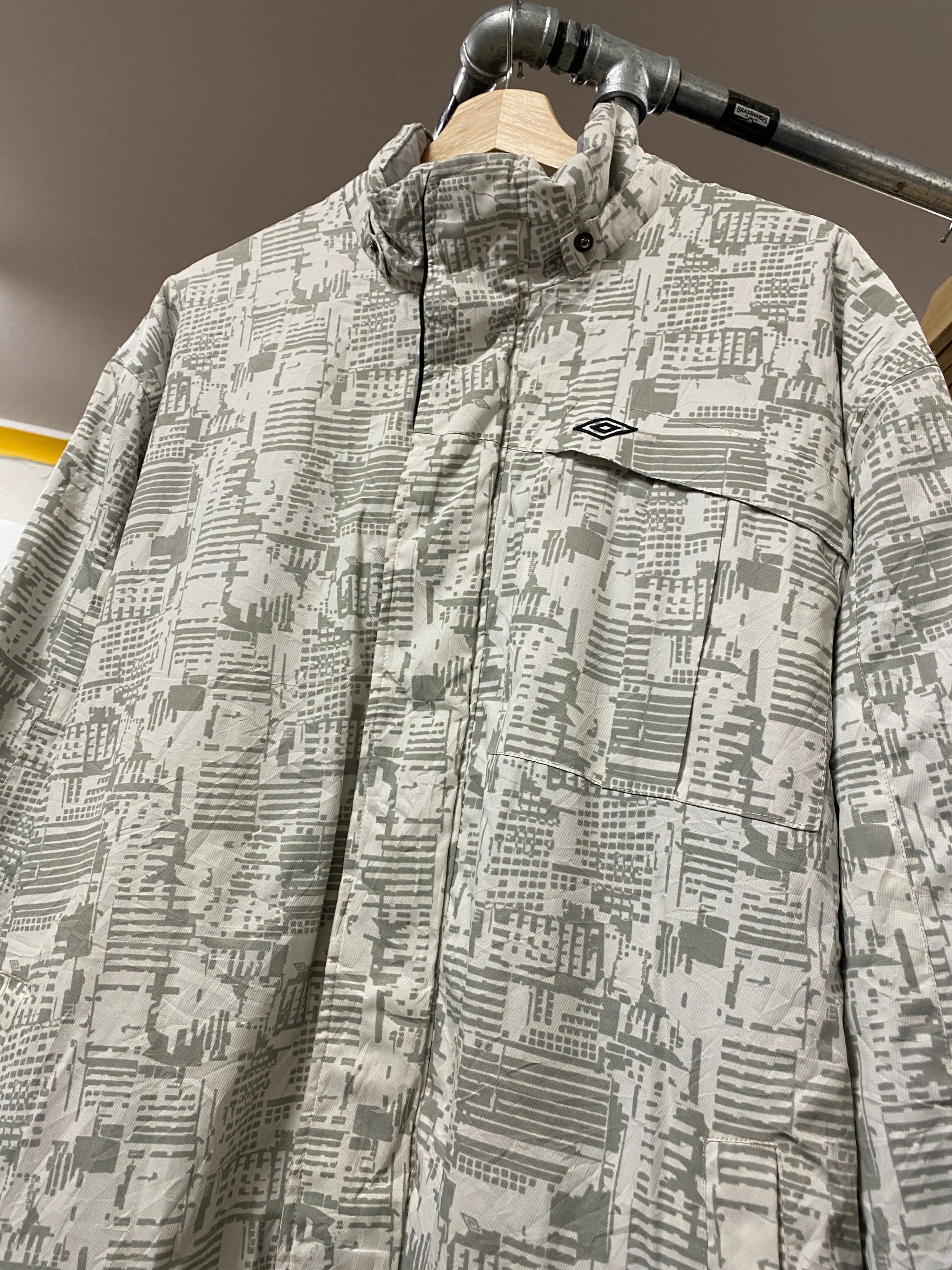 XL - Umbro Zip Up Jacket White/Grey All Over Print