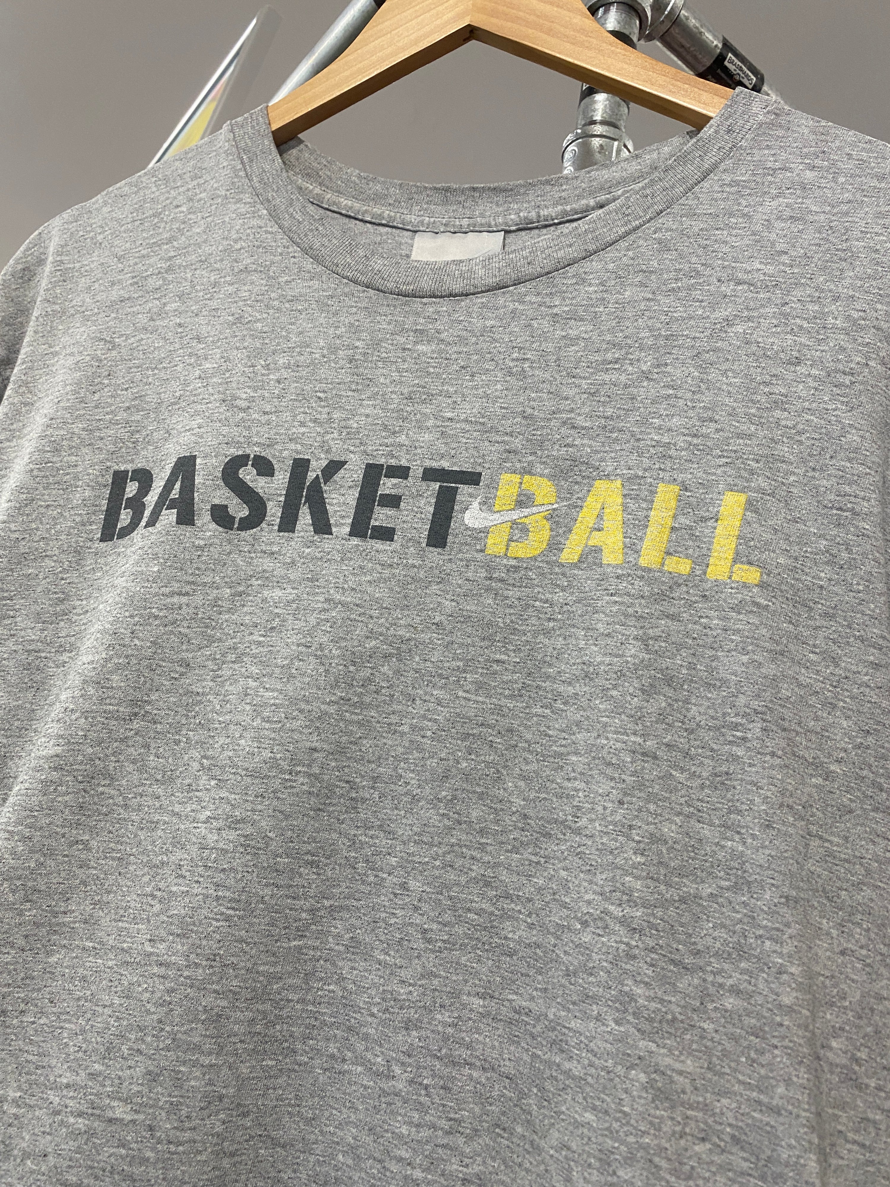 M - Nike Basketball Split Grey Tee N86