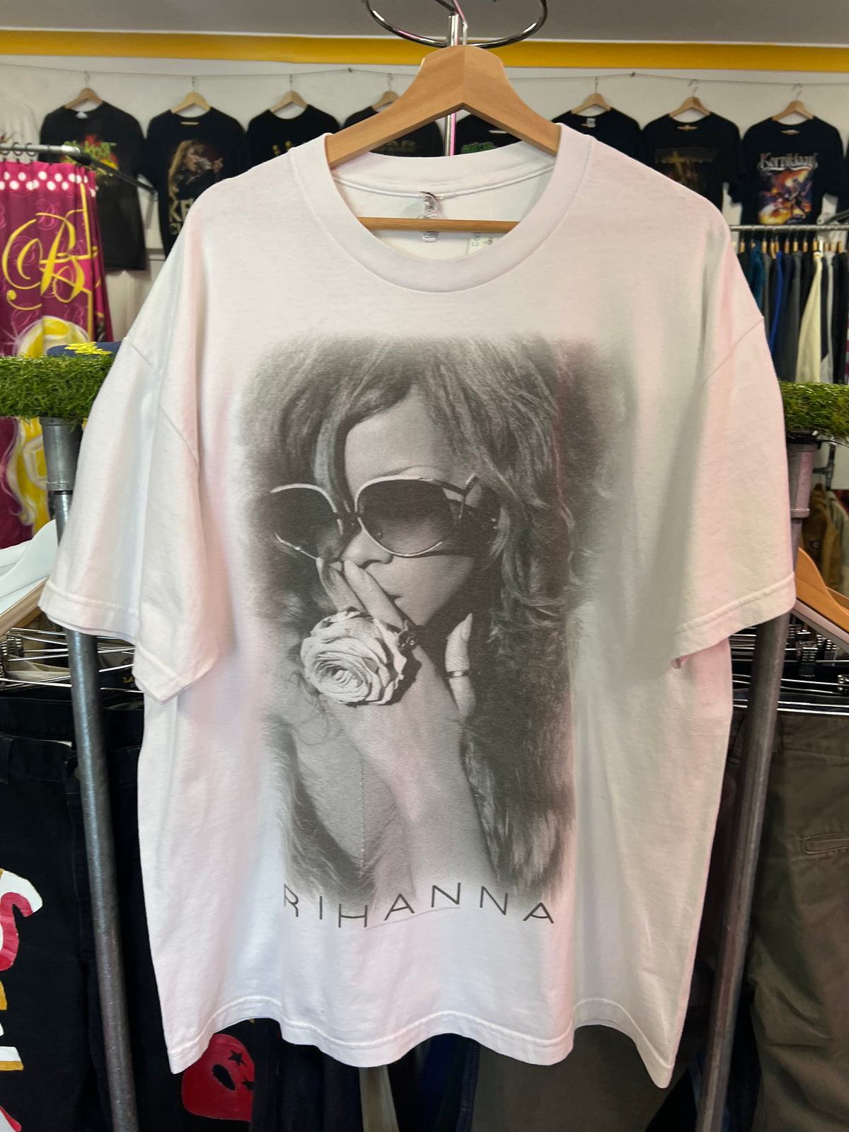 [XL] 2011 Rihanna Portrait Tshirt