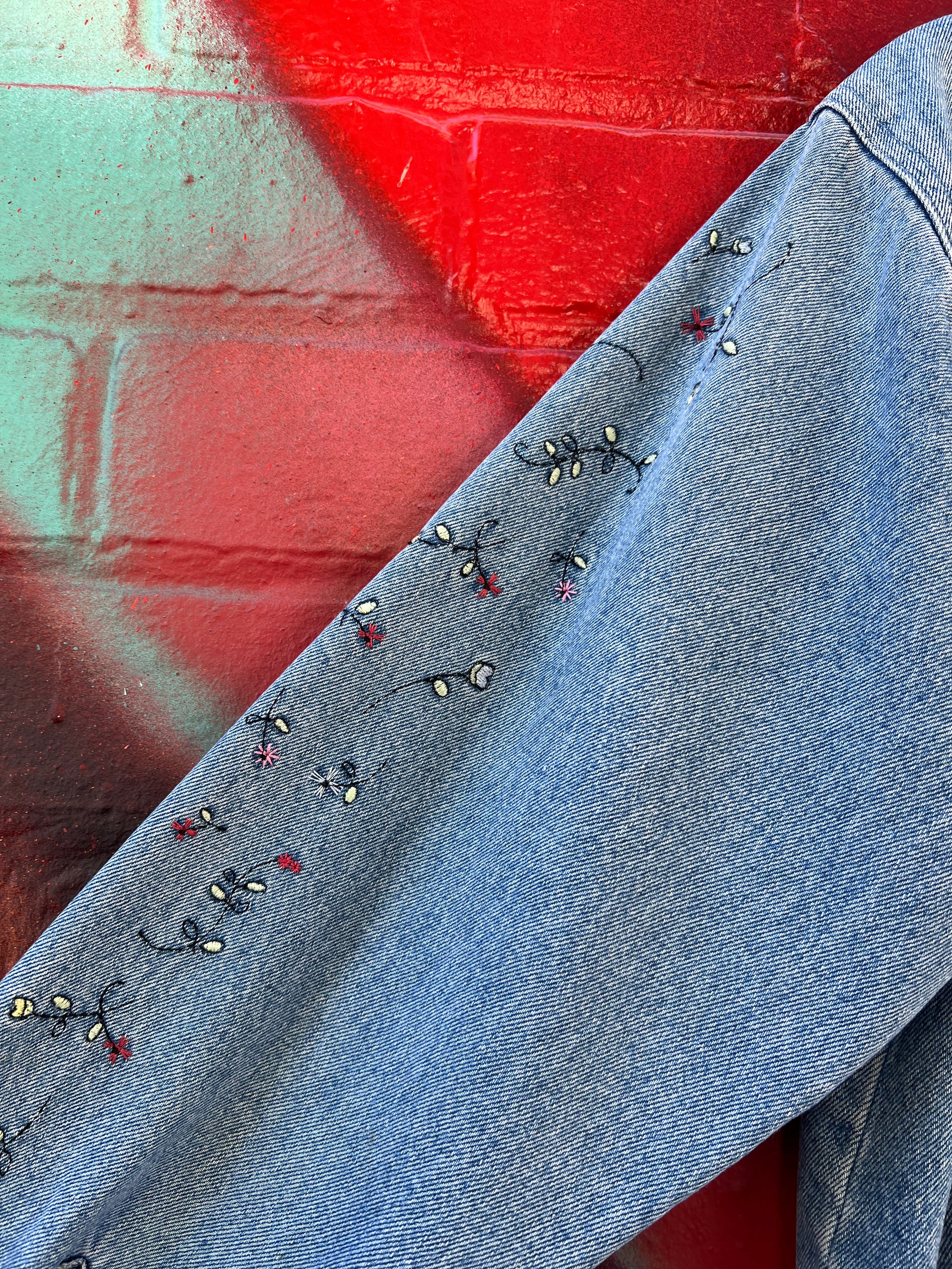 [L] Mickey And Minnie Mouse Embroidered Denim Jacket