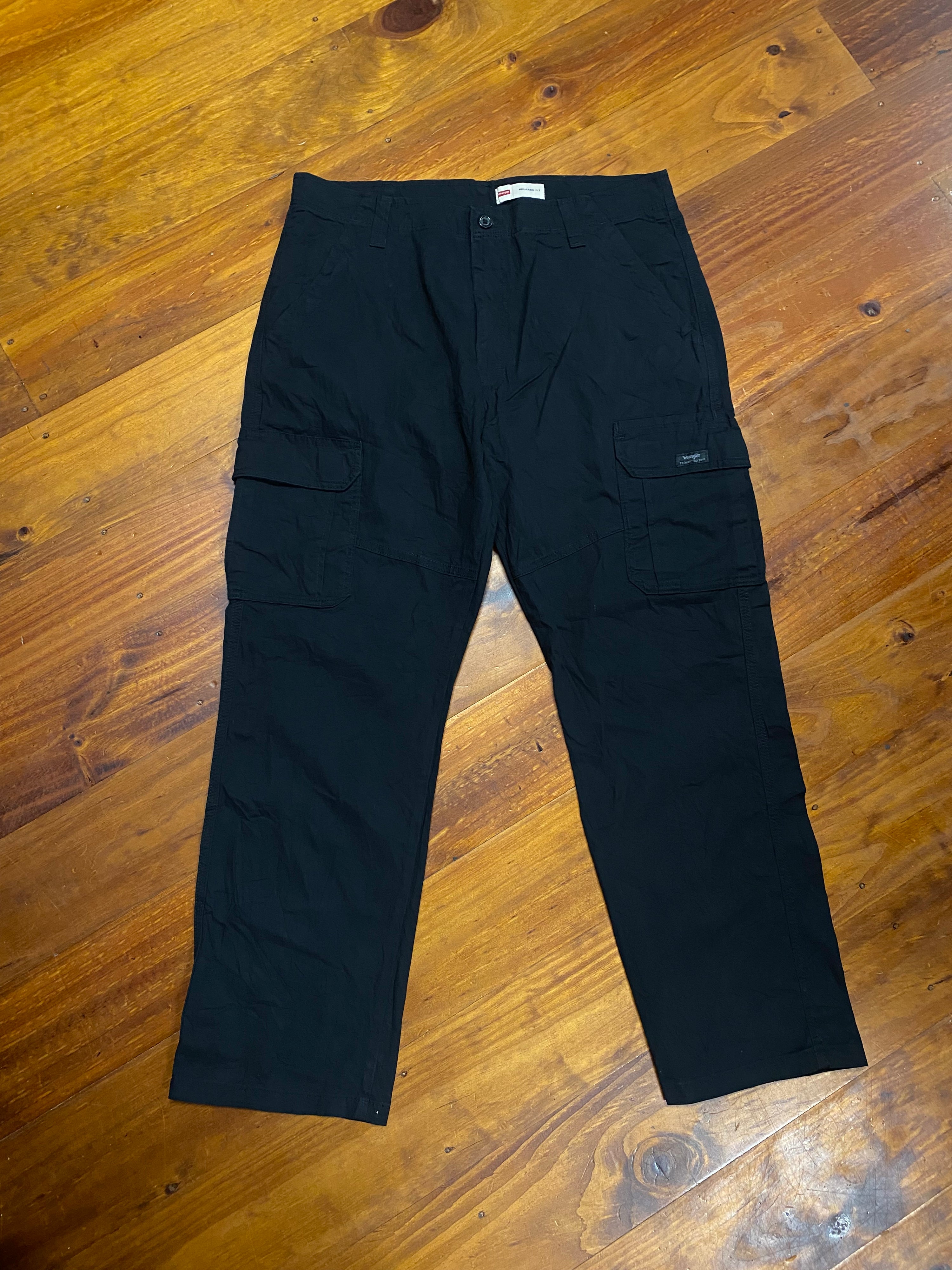 [36] Wrangler Black BNWT Cargo Pants