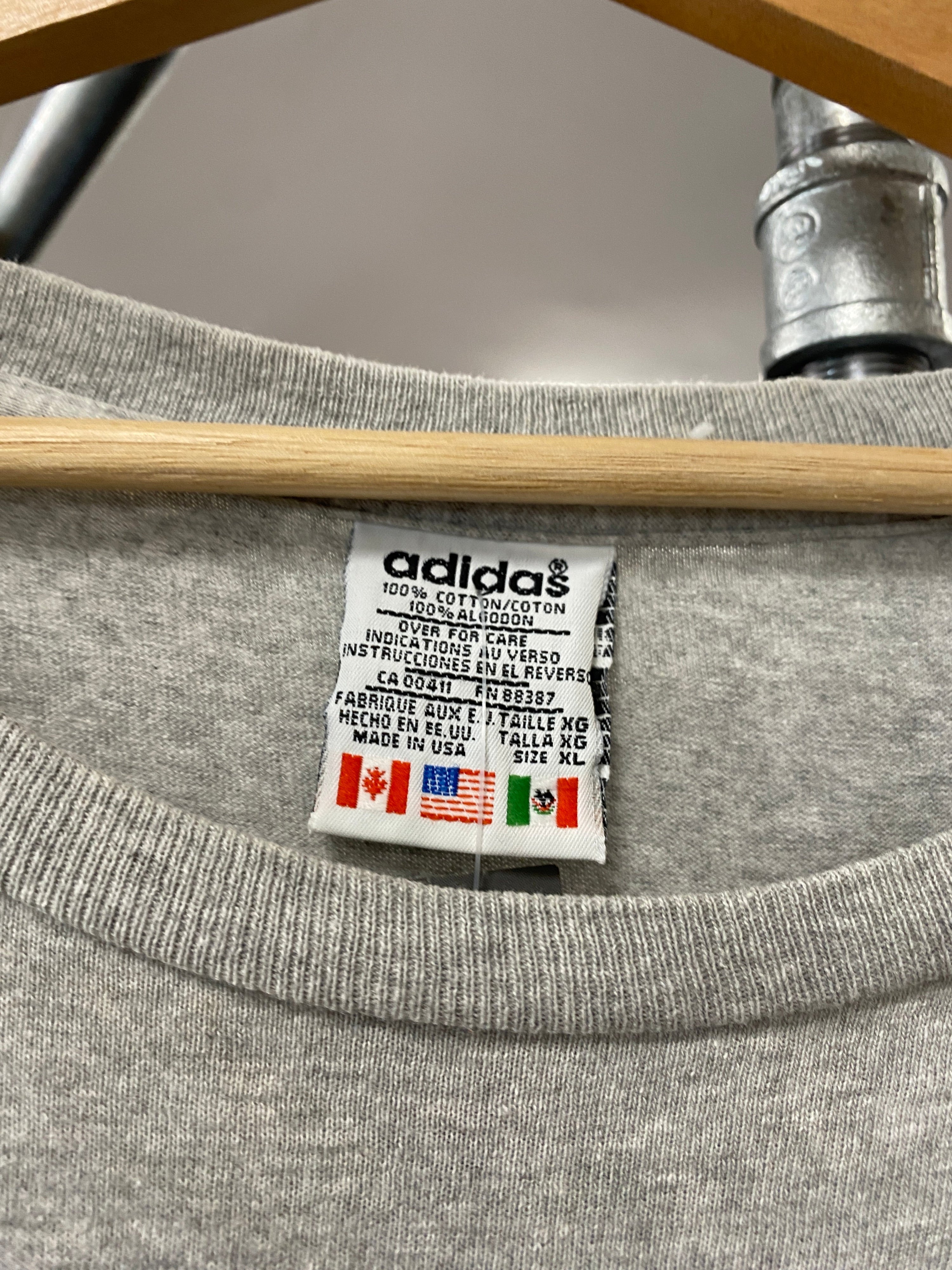 XL - Vintage Adidas 3 Block Big Print DS