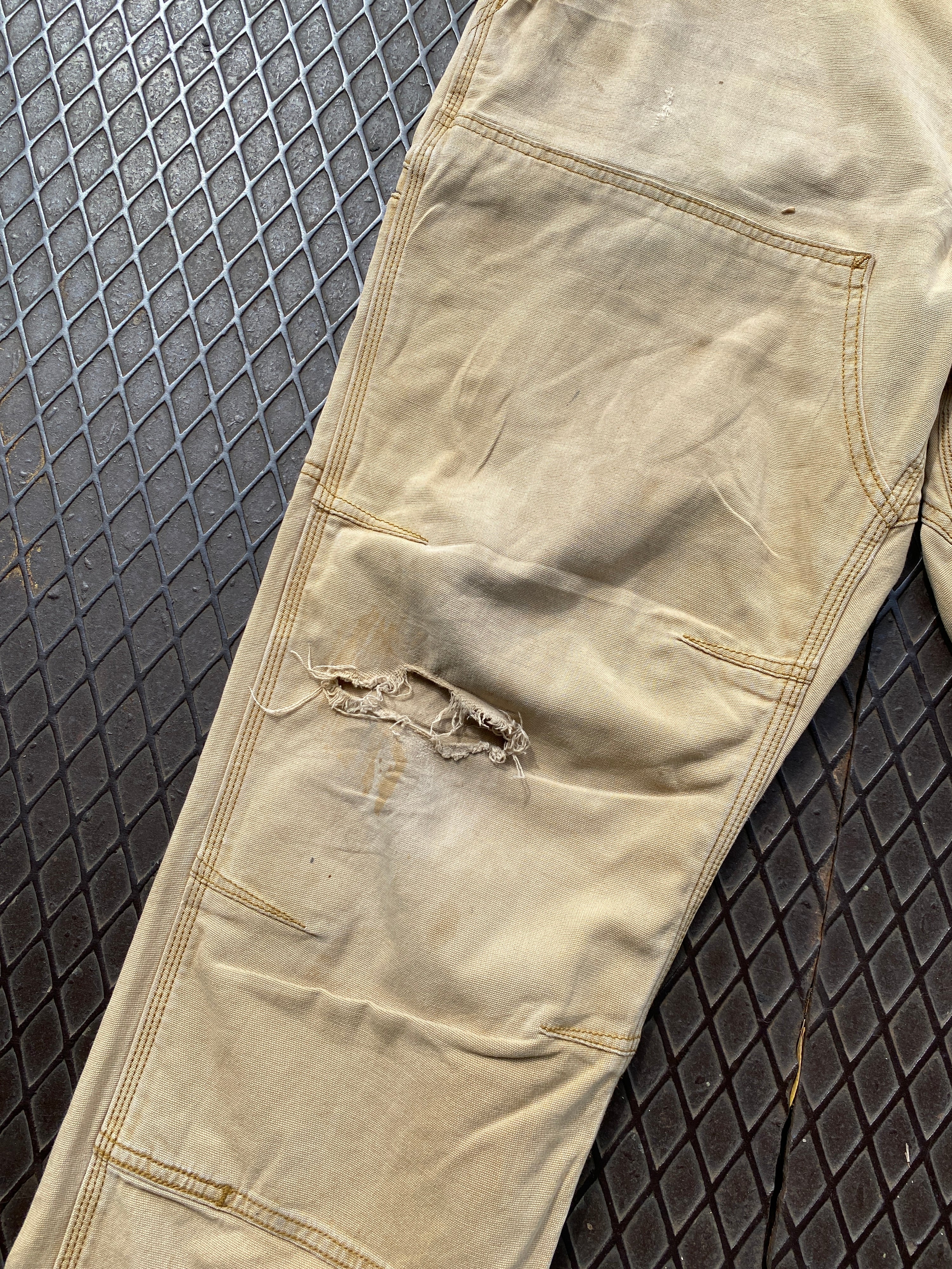 38 - Carhartt Double Knees Beige/Distressed