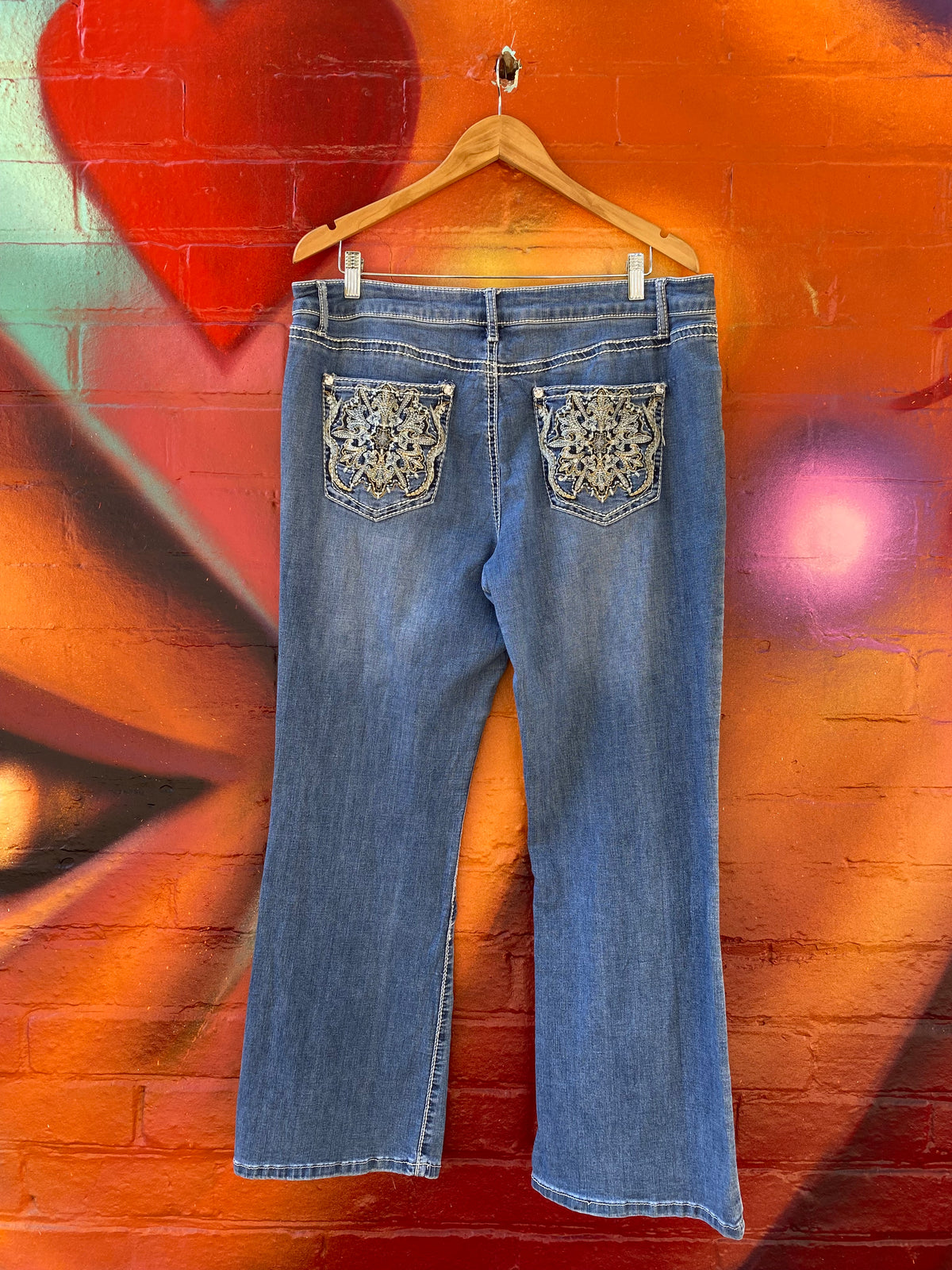 [16] Ladies Embroidered Rear Pocket Diamond Button Jeans