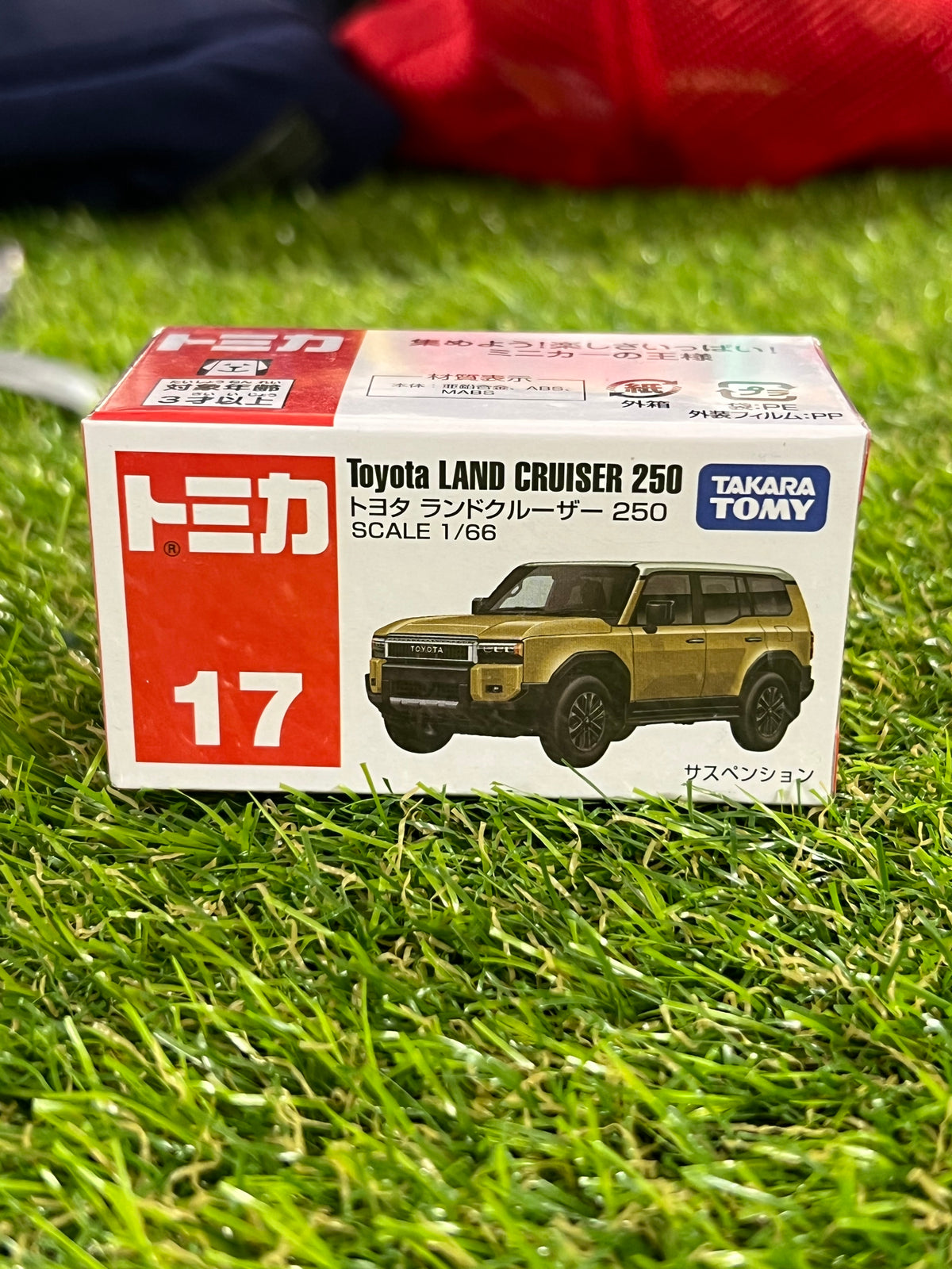 Takara Tomy 17 Toyota Land Cruiser 250