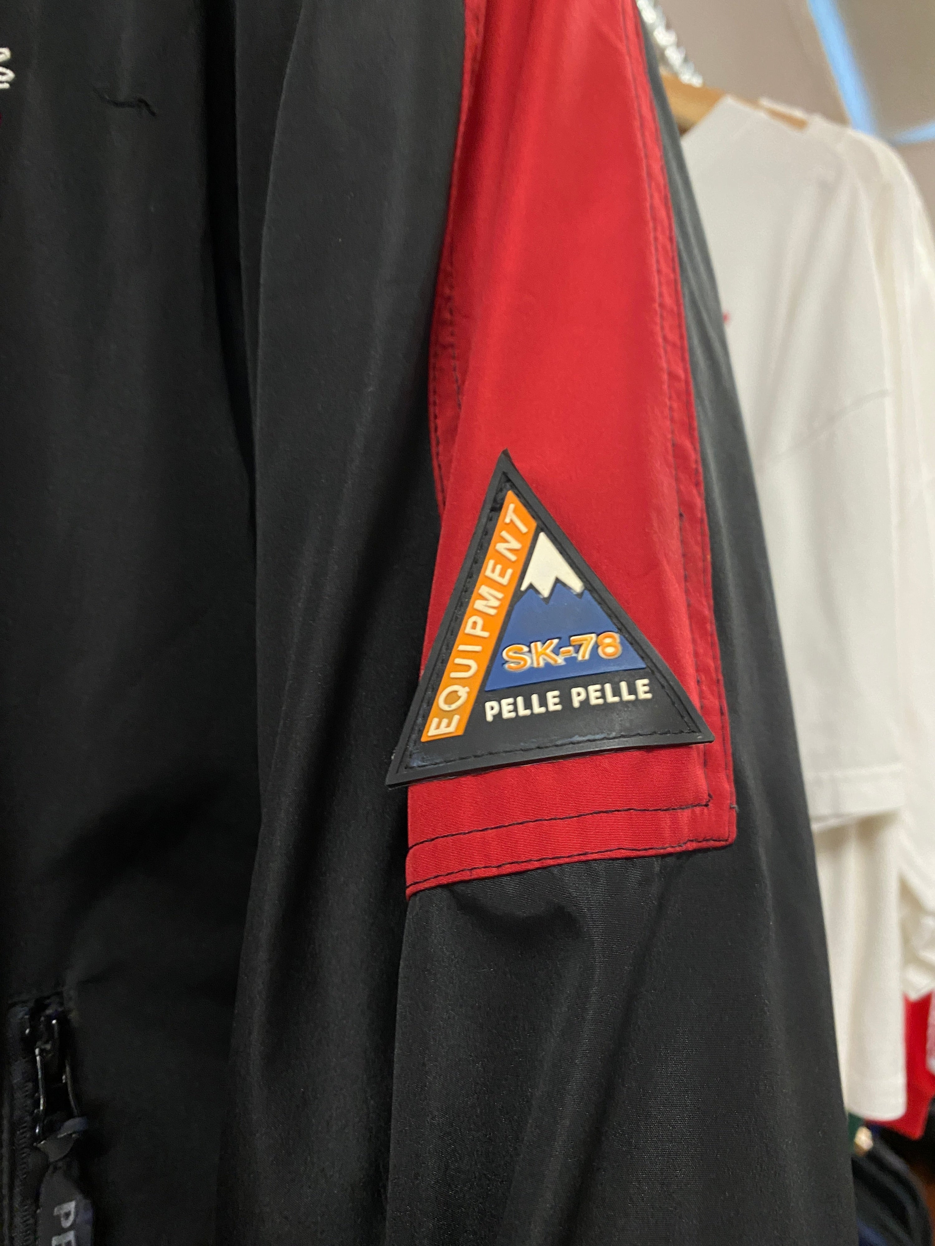 M - Vintage Pelle Pelle Black/Red Puffer Jacket