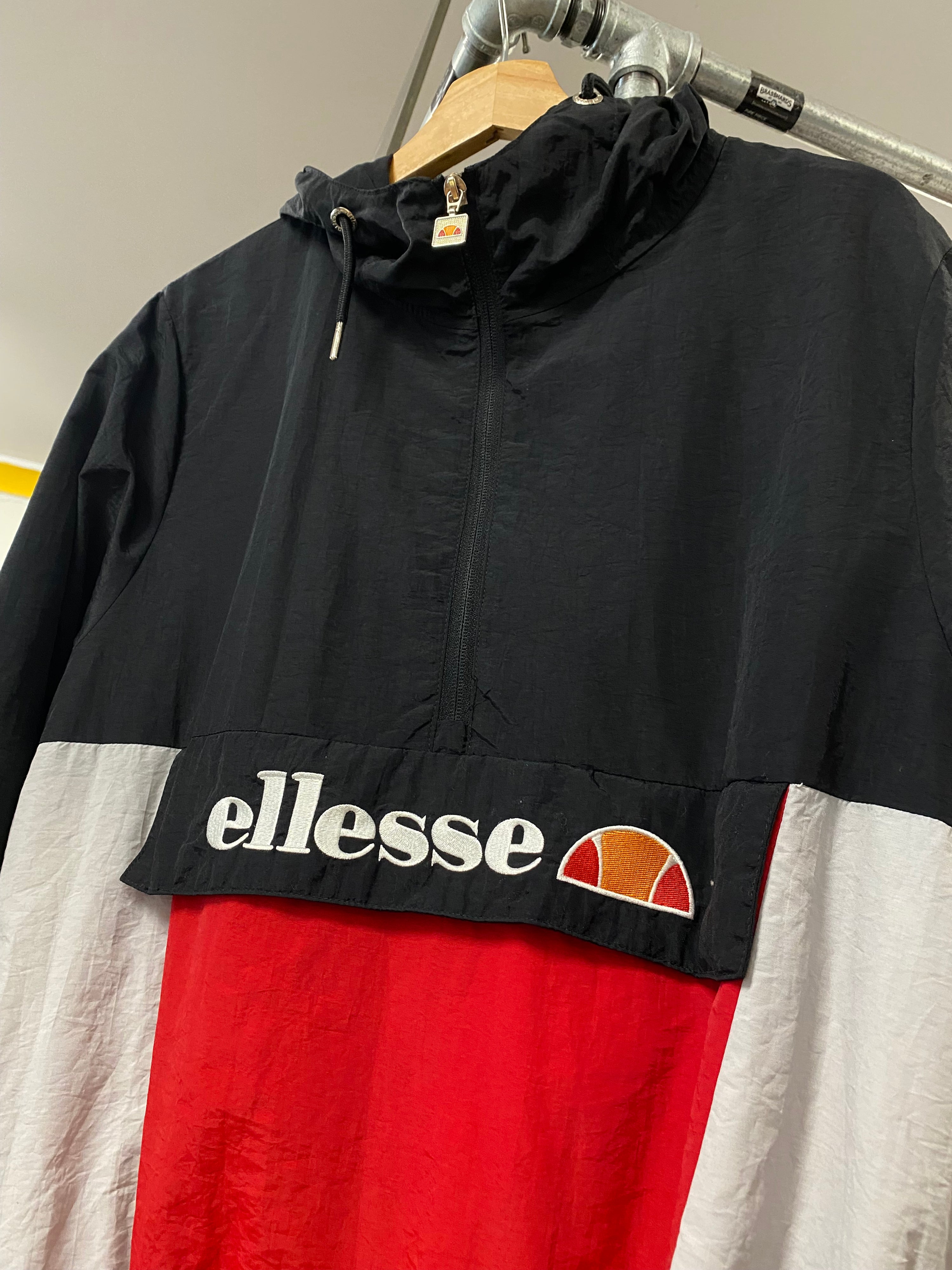 [M] Ellesse Black/Red Anorak