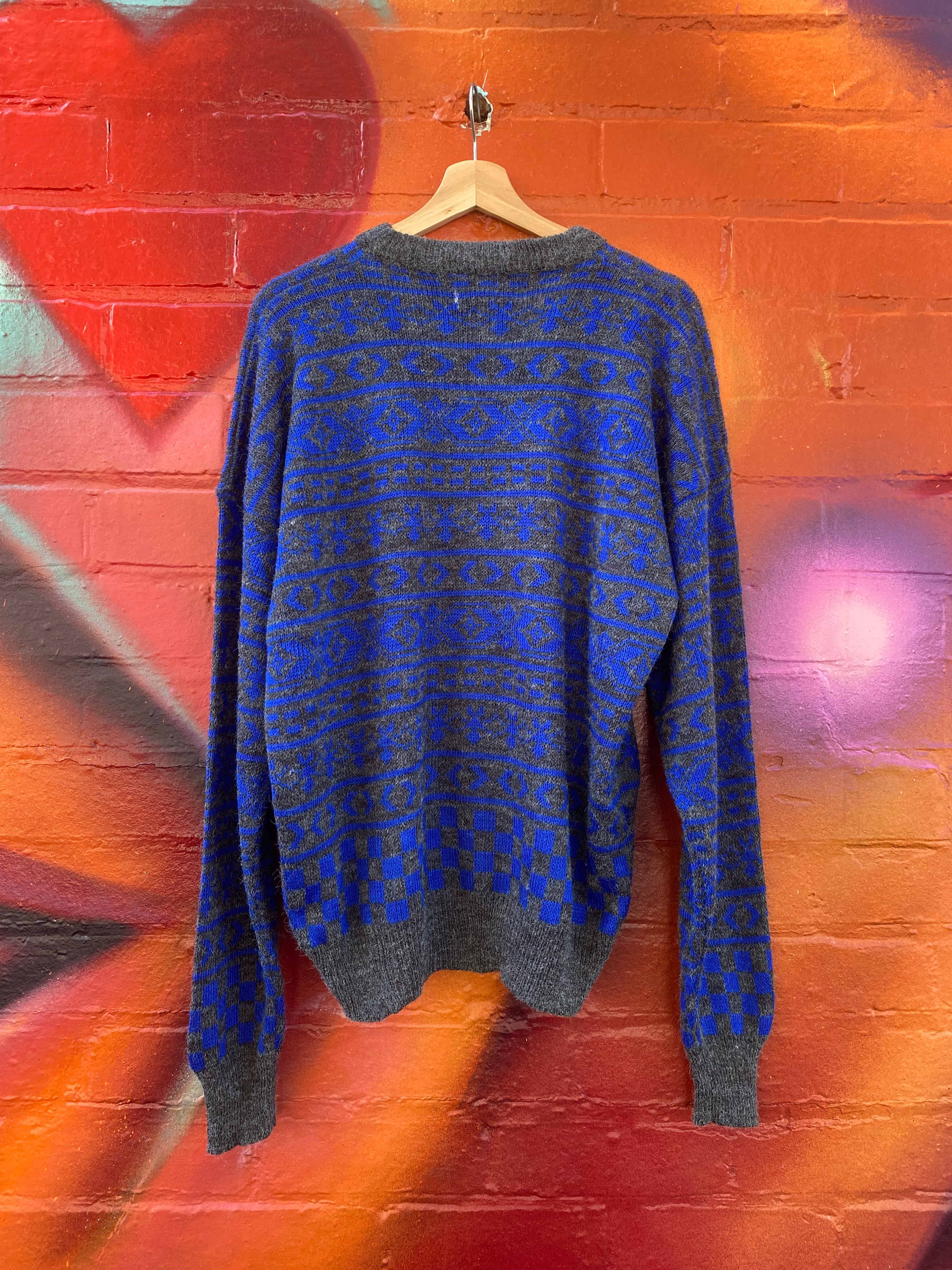 [L] Expressions Grey/Blue Knit Sweater