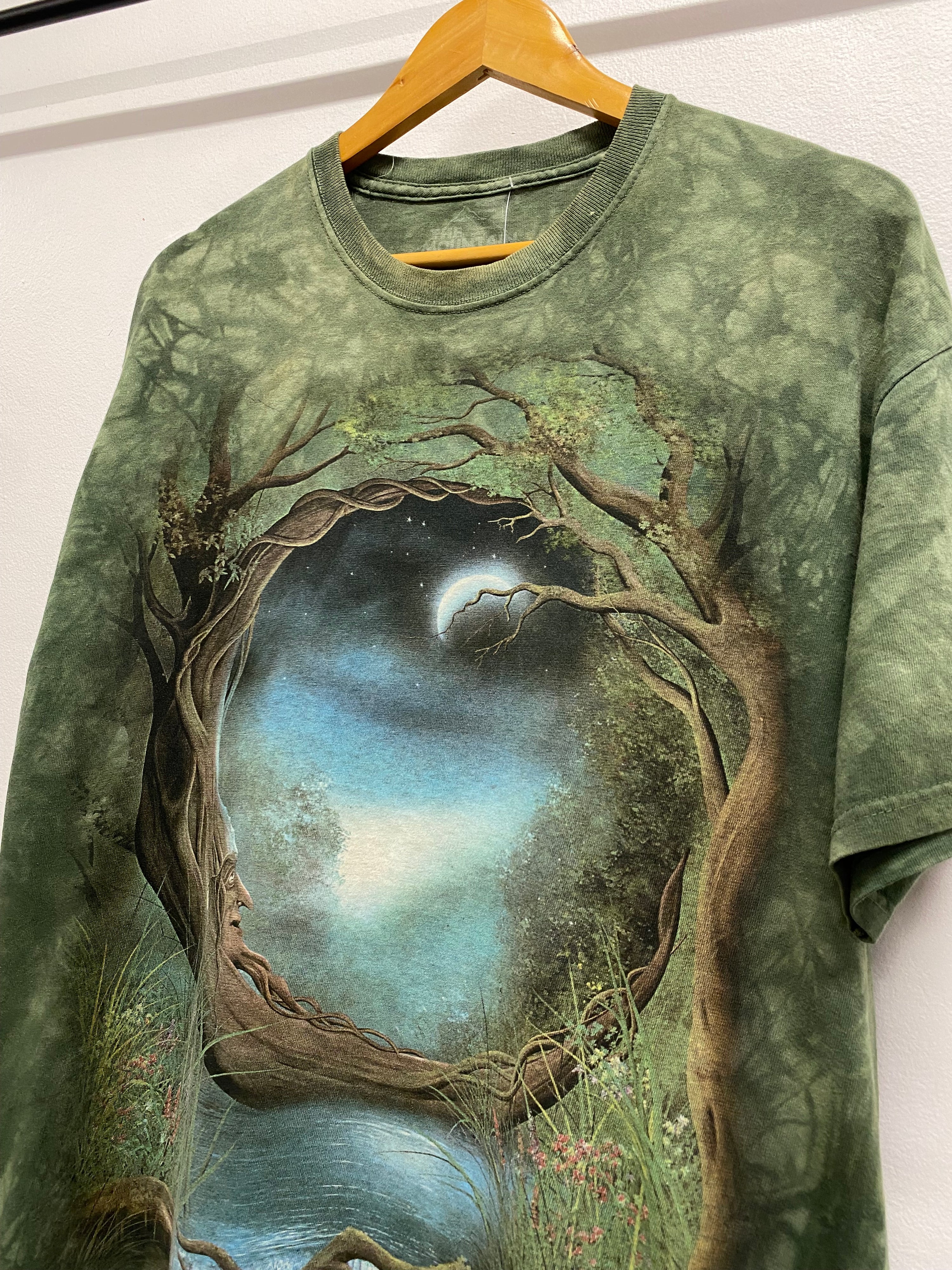 [L] 2004 The Mountain Tree And Moon Tie Dye