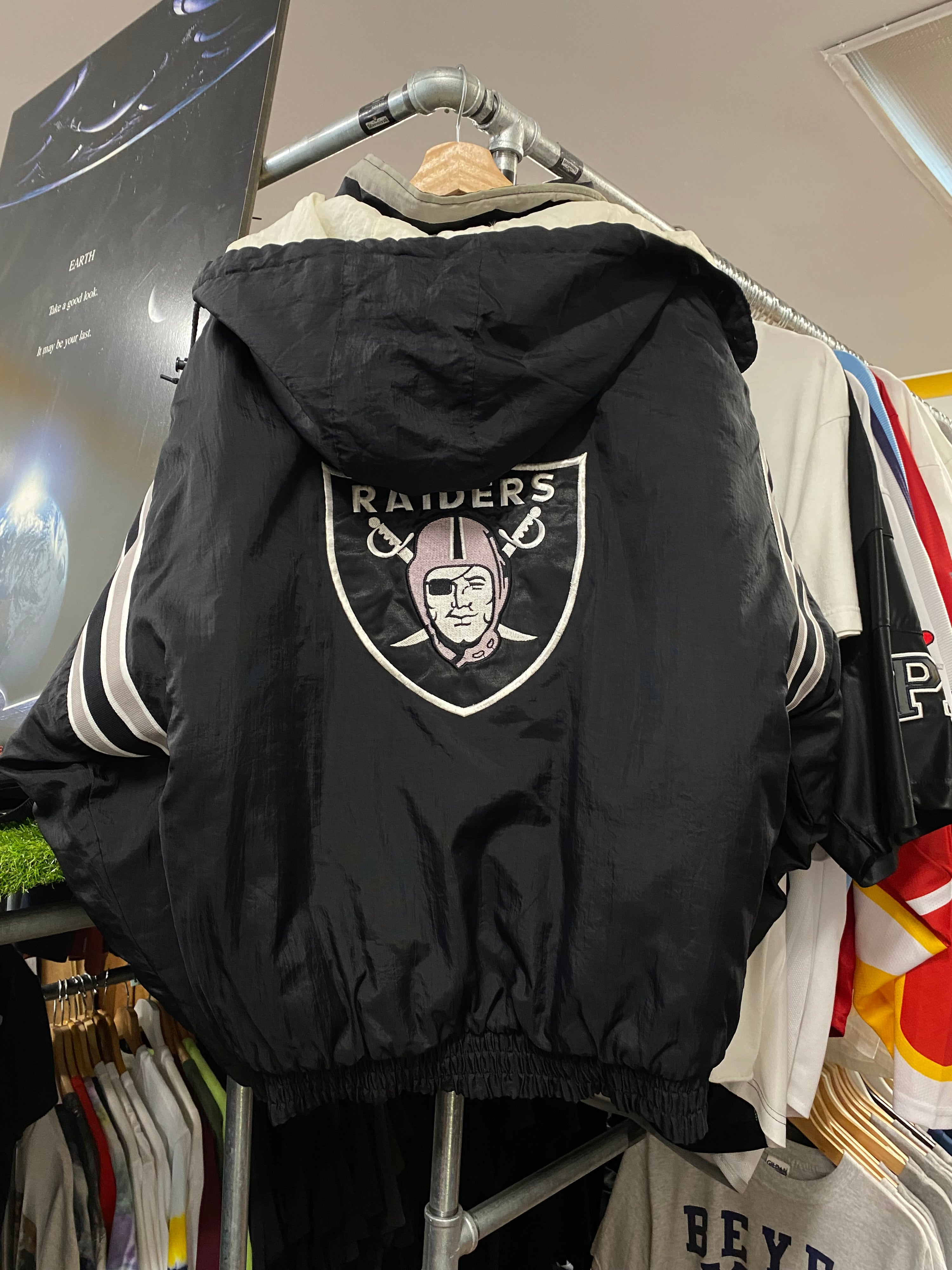 [L] Pro Player Reversible Raiders Puffer