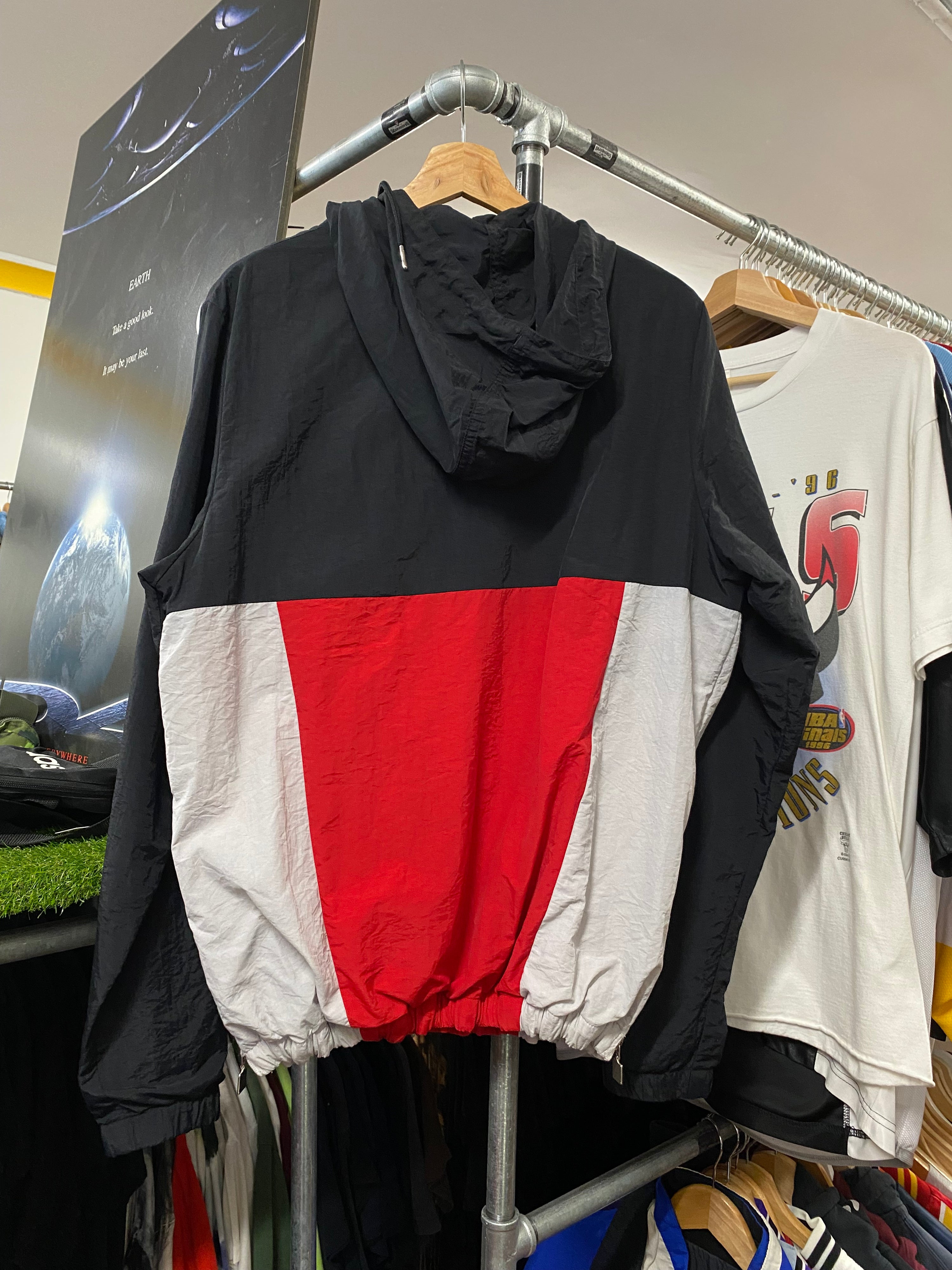 [M] Ellesse Black/Red Anorak