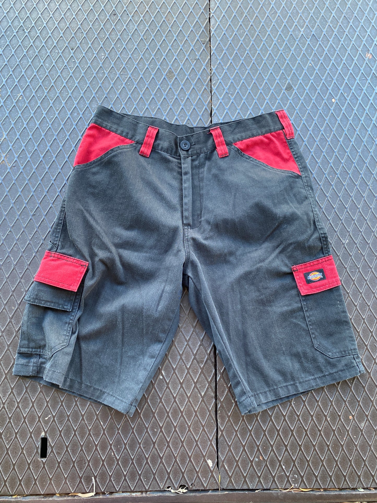 32 - Dickies Cargo Shorts Black/Red Accents