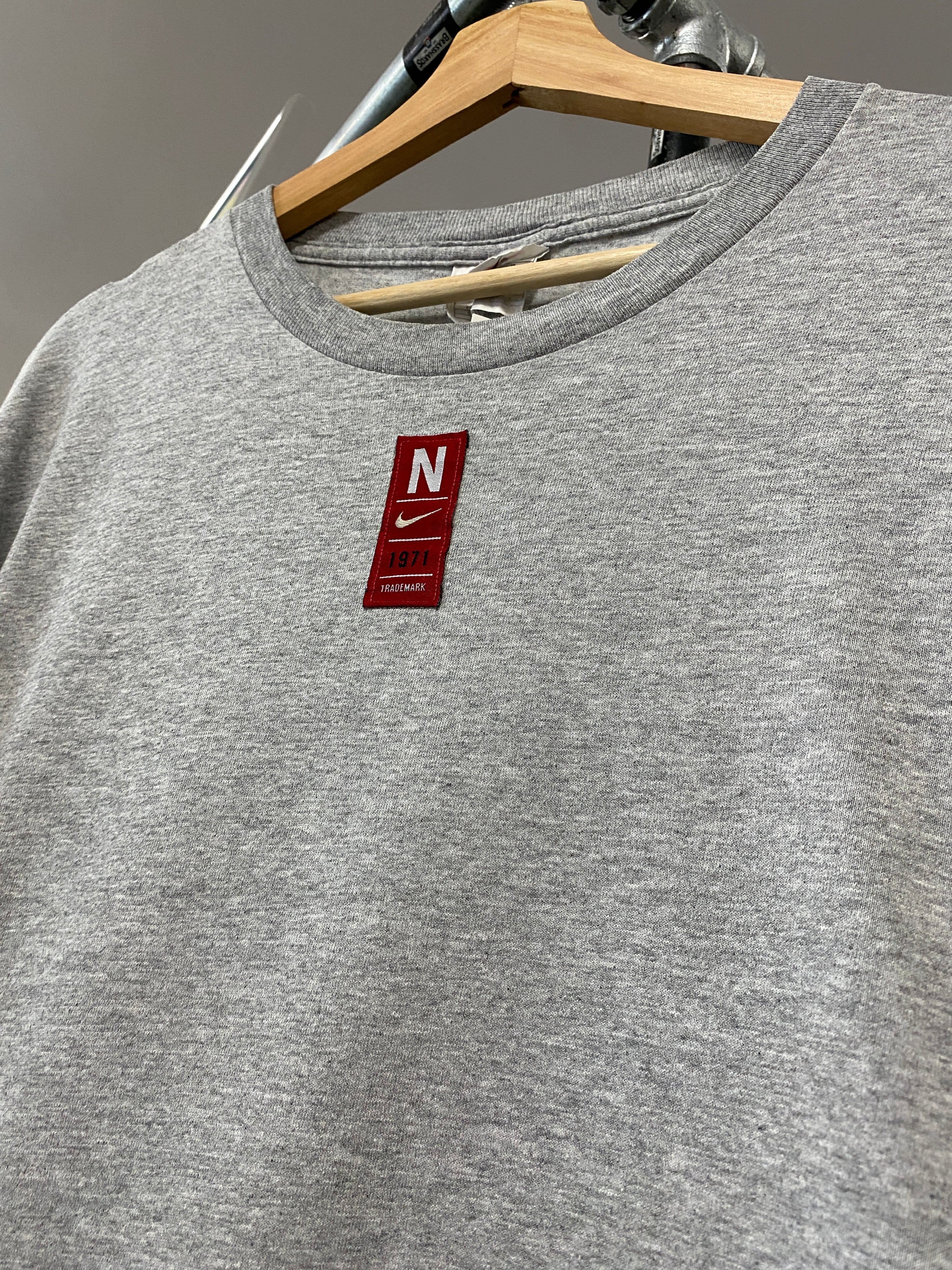 L - Vintage Nike Red Centre Patched N1971 Grey Tee