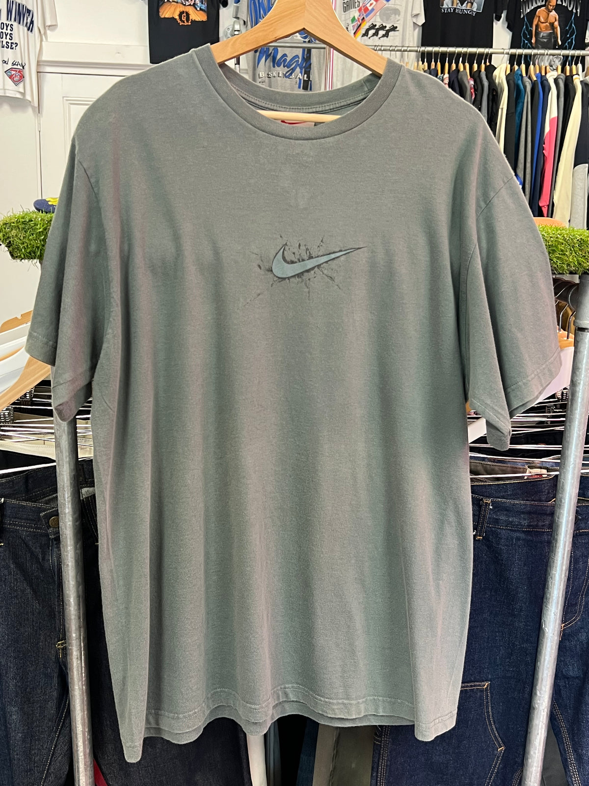 XL - Nike 2000s Green Tee Spatter Centre Tick