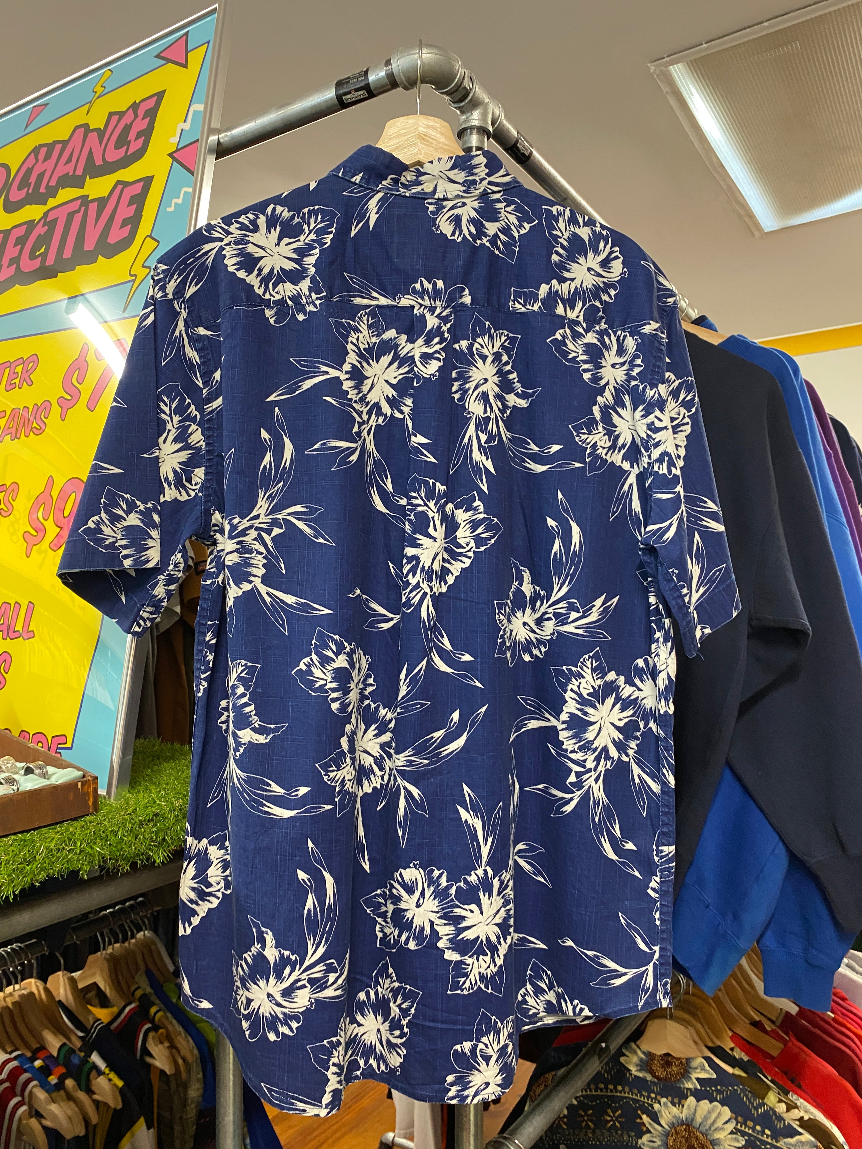 L - St John's Bay Blue Hawaiian Button-up