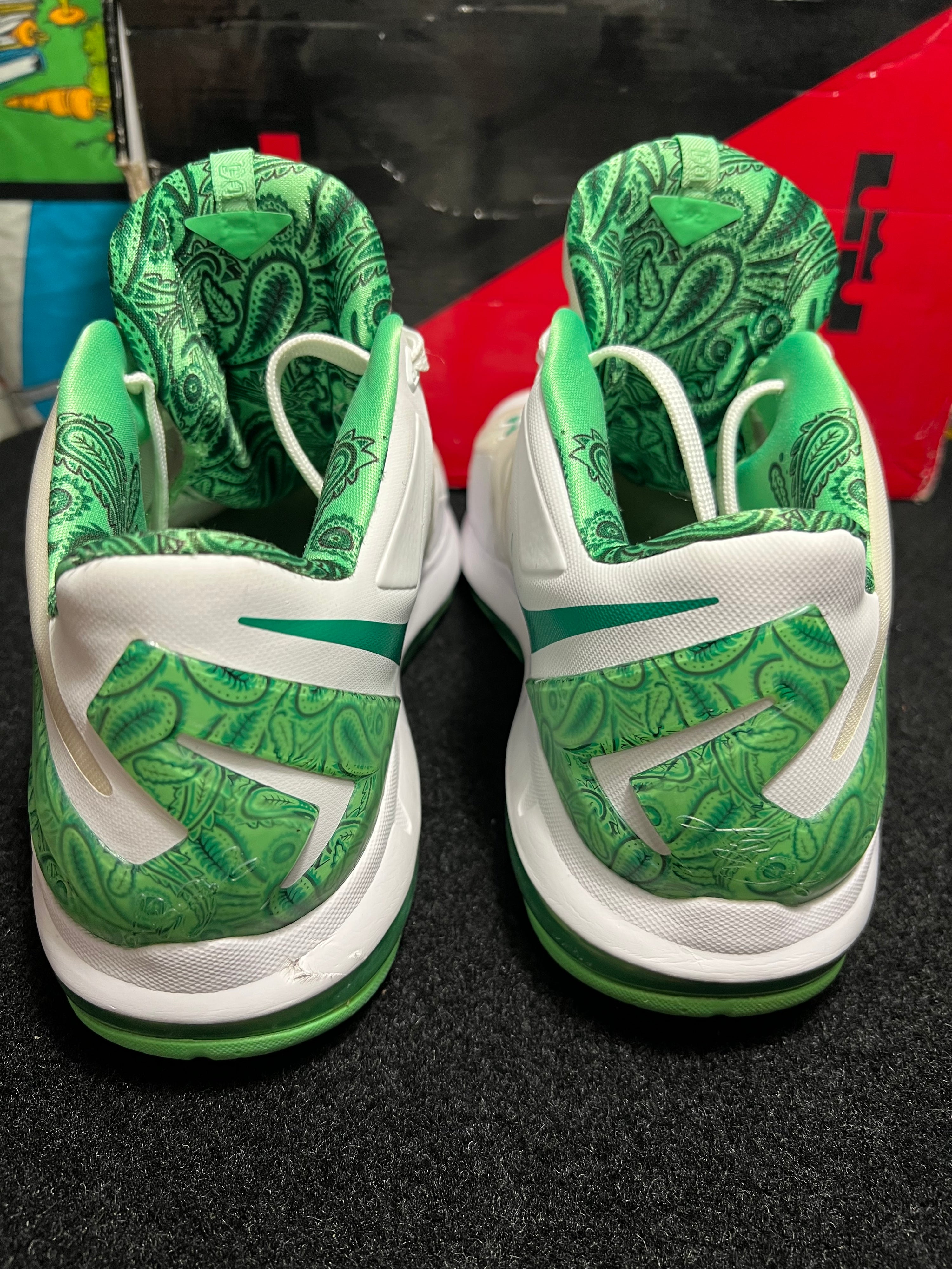 US12 - 2014 Nike Air Max Lebron 11 Low Easter White/Grn USED 642849-100